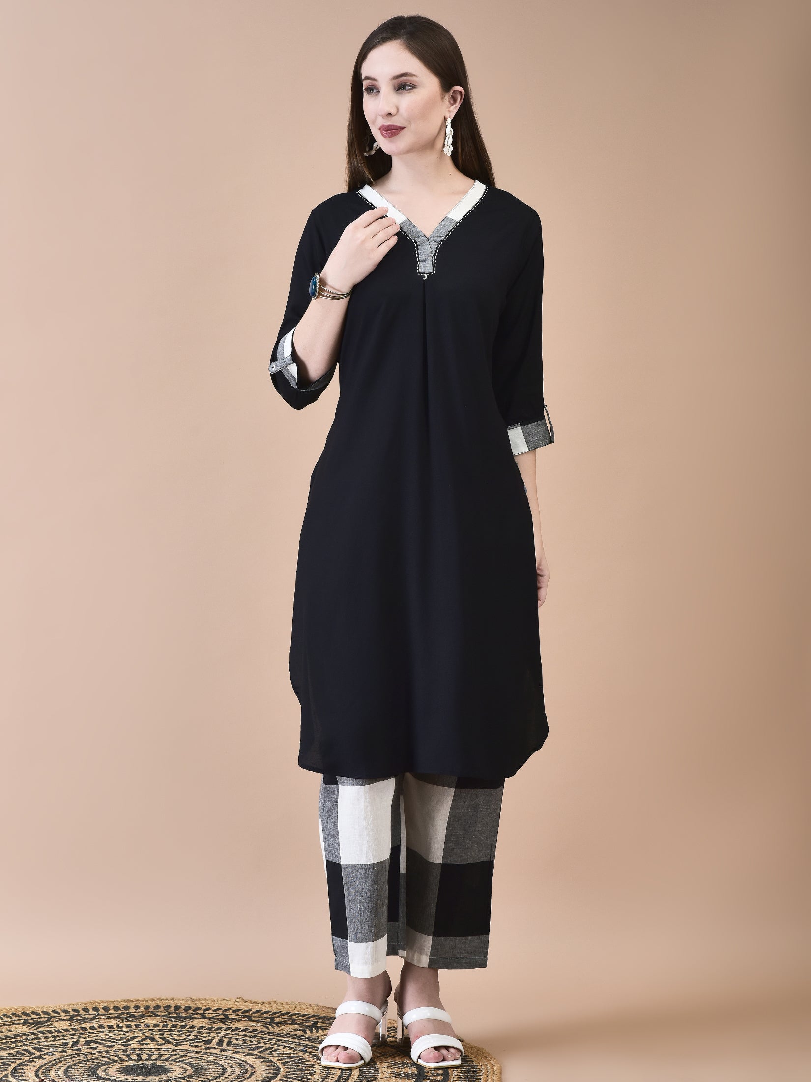 Women Liva (Rayon) Black Solid Kurta With Cotton Comfort Pant