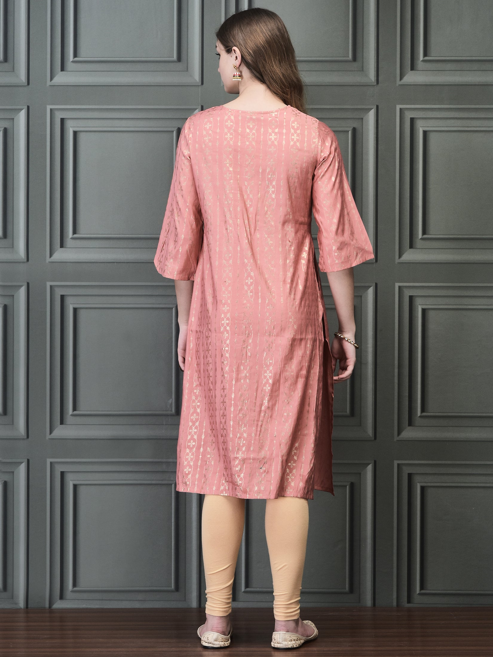 Women Liva Pink Foil Print Kurta