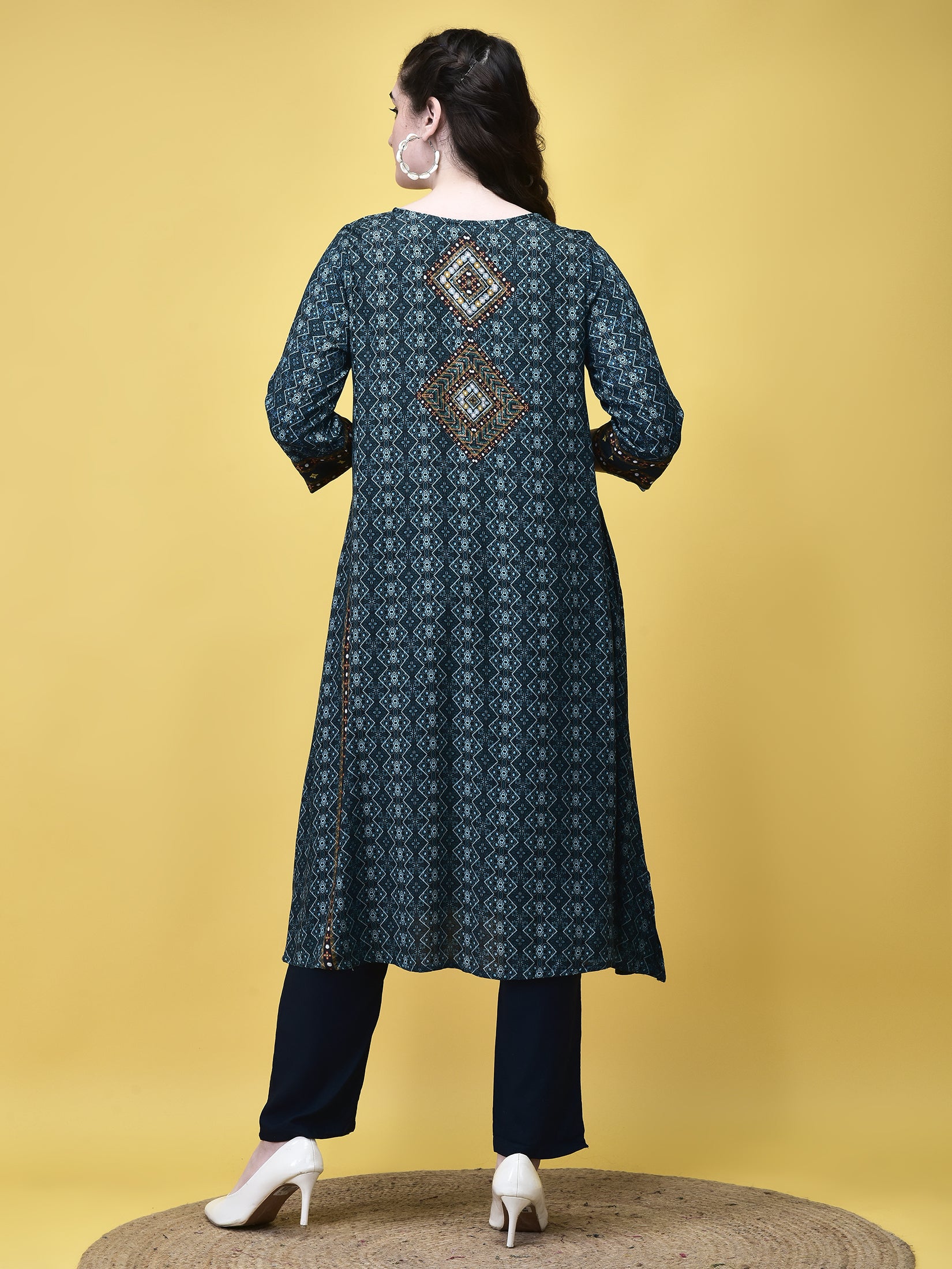 Women Liva Navy Blue Ornamental Print Kurta