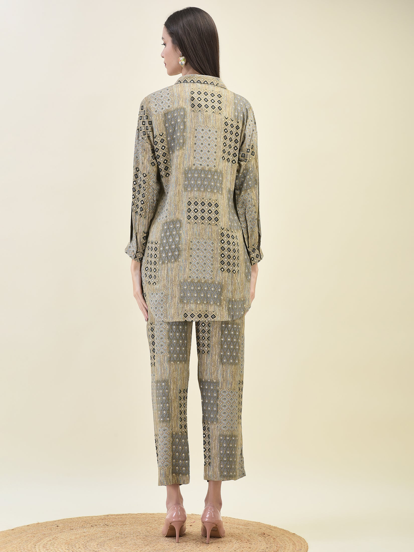 Women Liva Rayon Grey Geometric Print Co-Ord Set