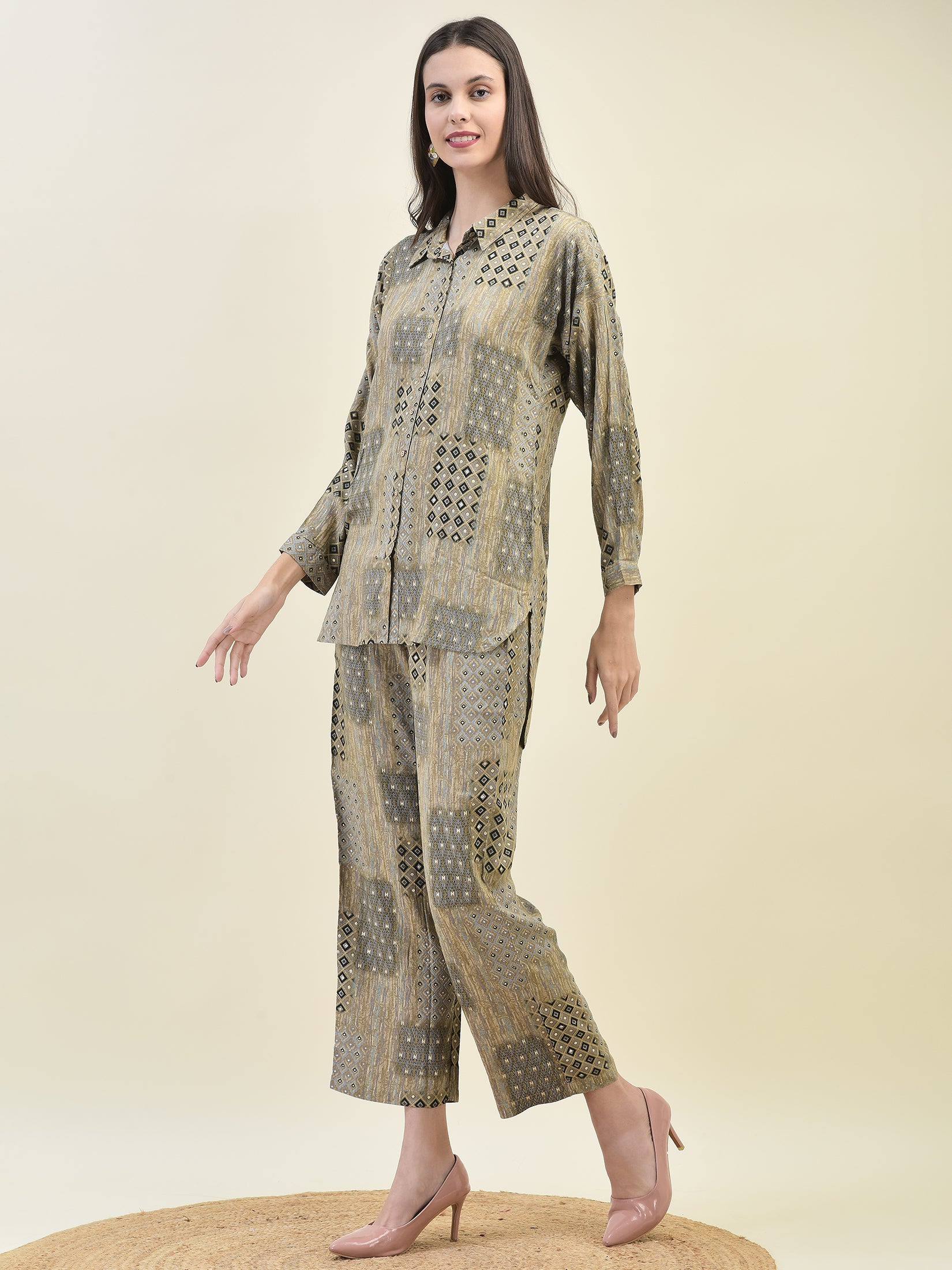 Women Liva Rayon Grey Geometric Print Co-Ord Set