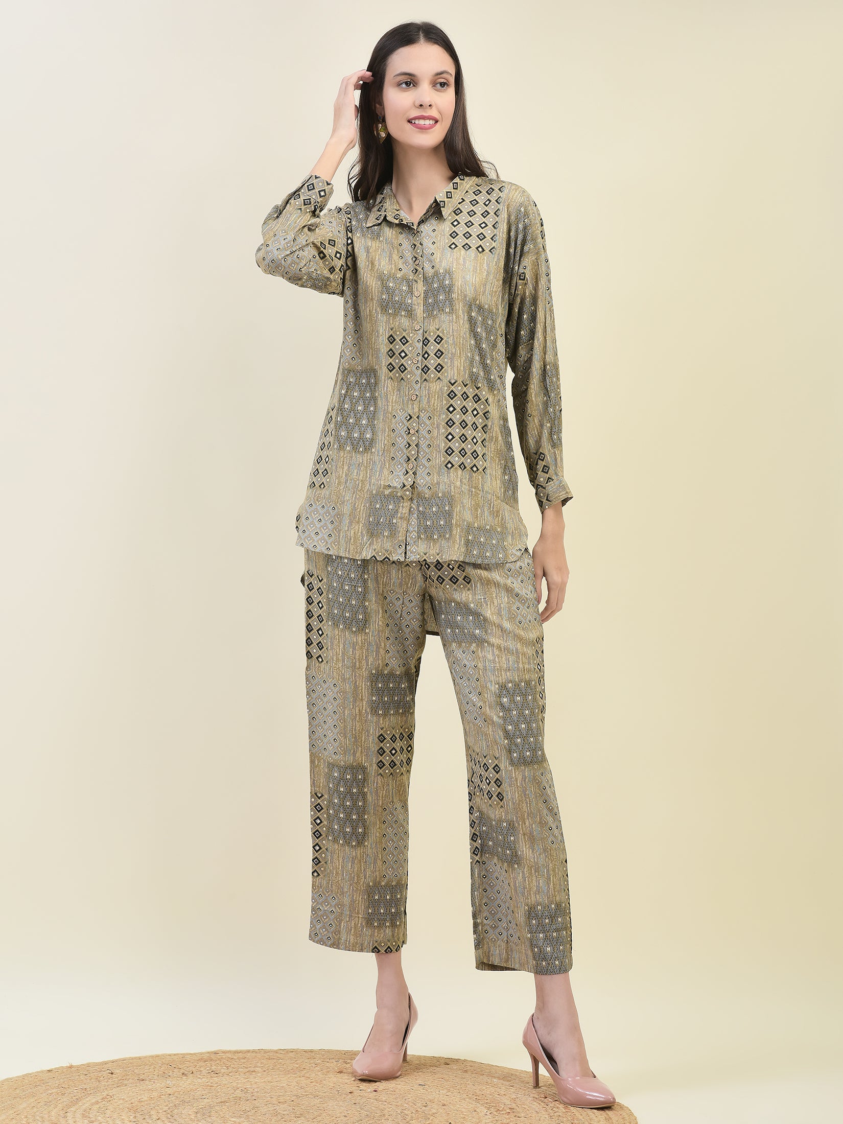 Women Liva Rayon Grey Geometric Print Co-Ord Set