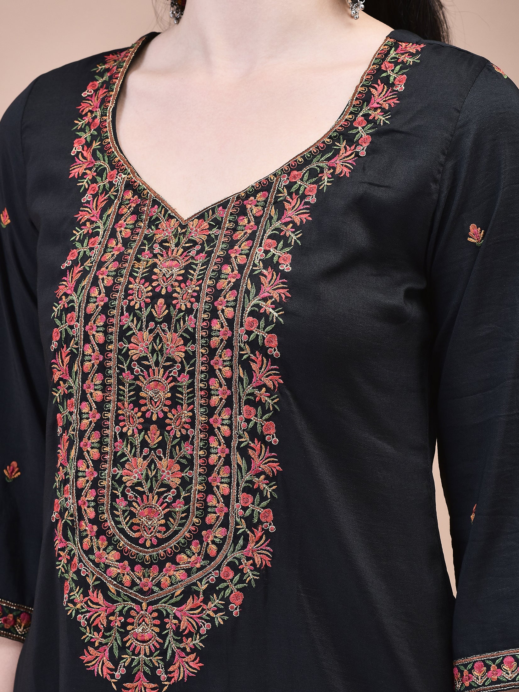 Women Liva Black Embroidered Kurta Comfort Pant Dupatta