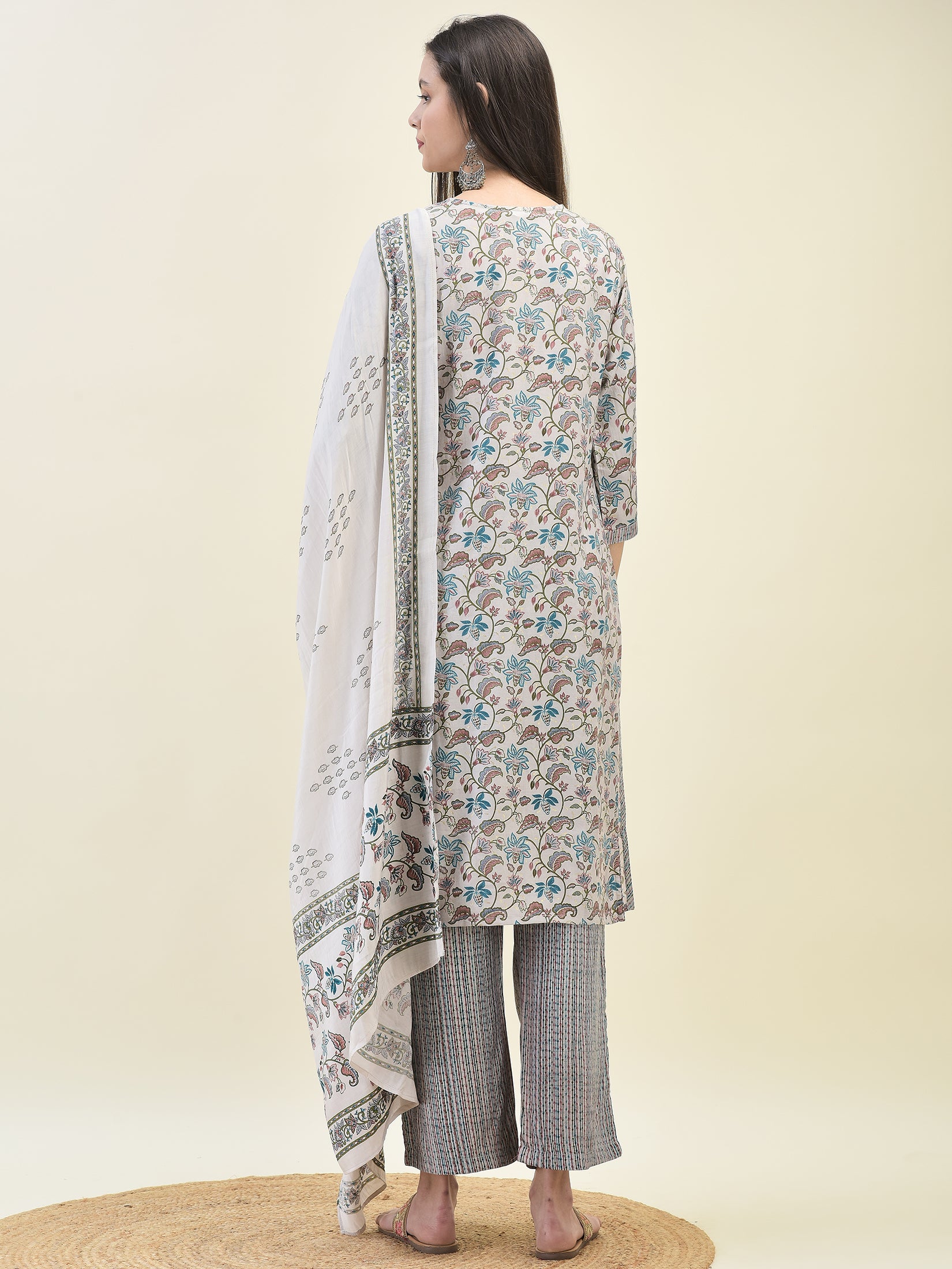 Women Muslin Blue Floral Print Kurta With Comfort Pant