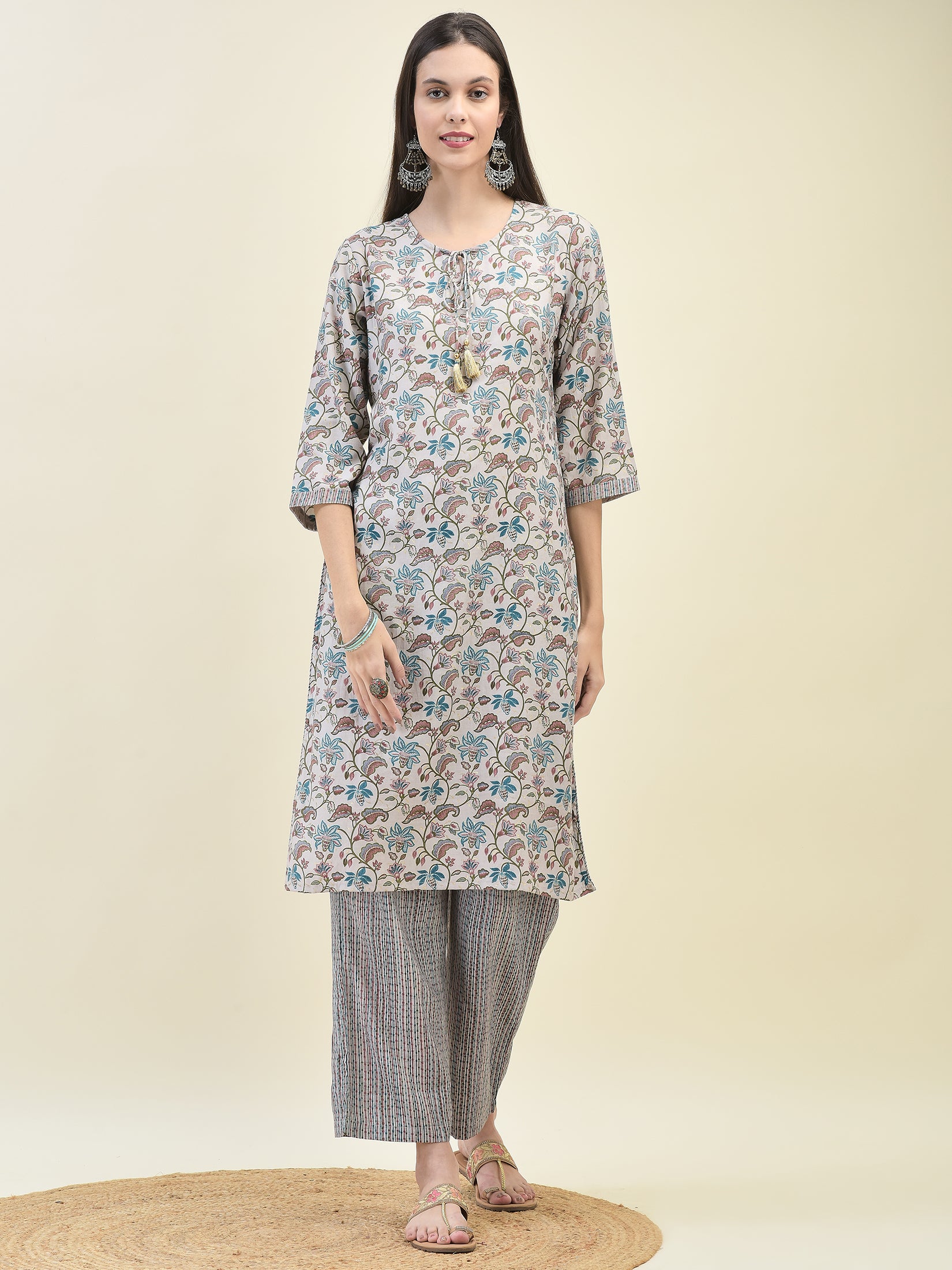 Women Muslin Blue Floral Print Kurta With Comfort Pant