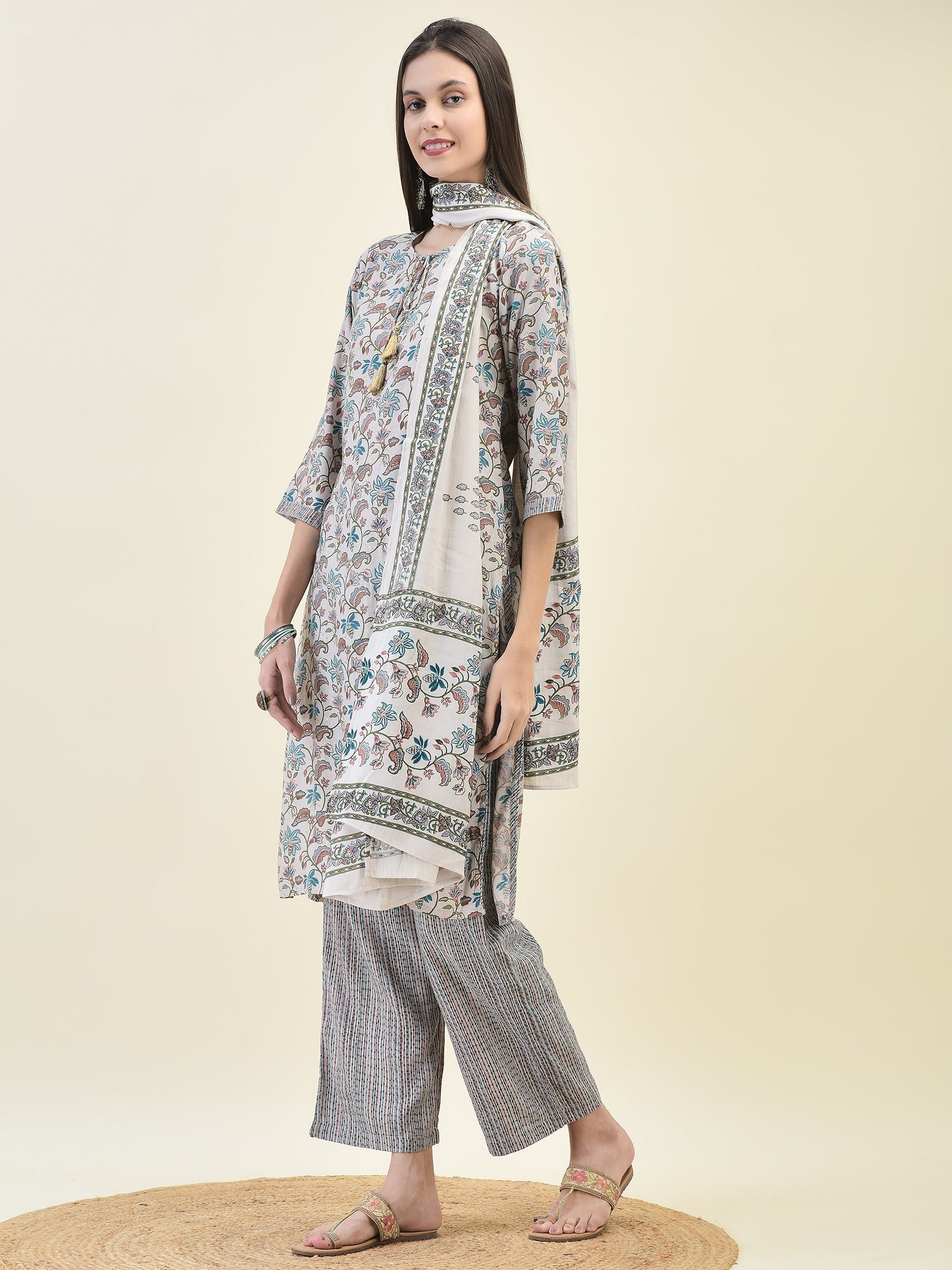 Women Muslin Blue Floral Print Kurta With Comfort Pant