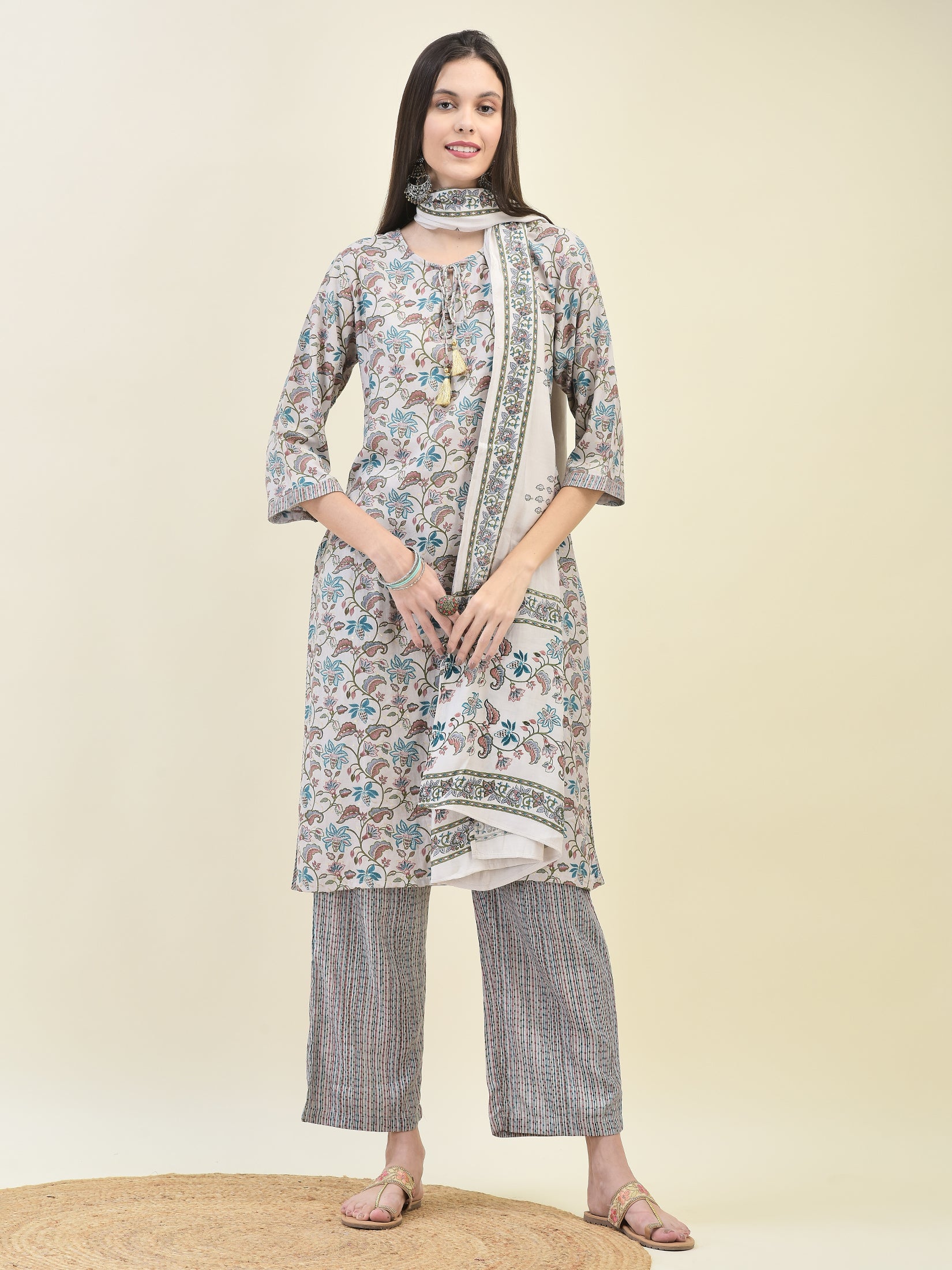 Women Muslin Blue Floral Print Kurta With Comfort Pant