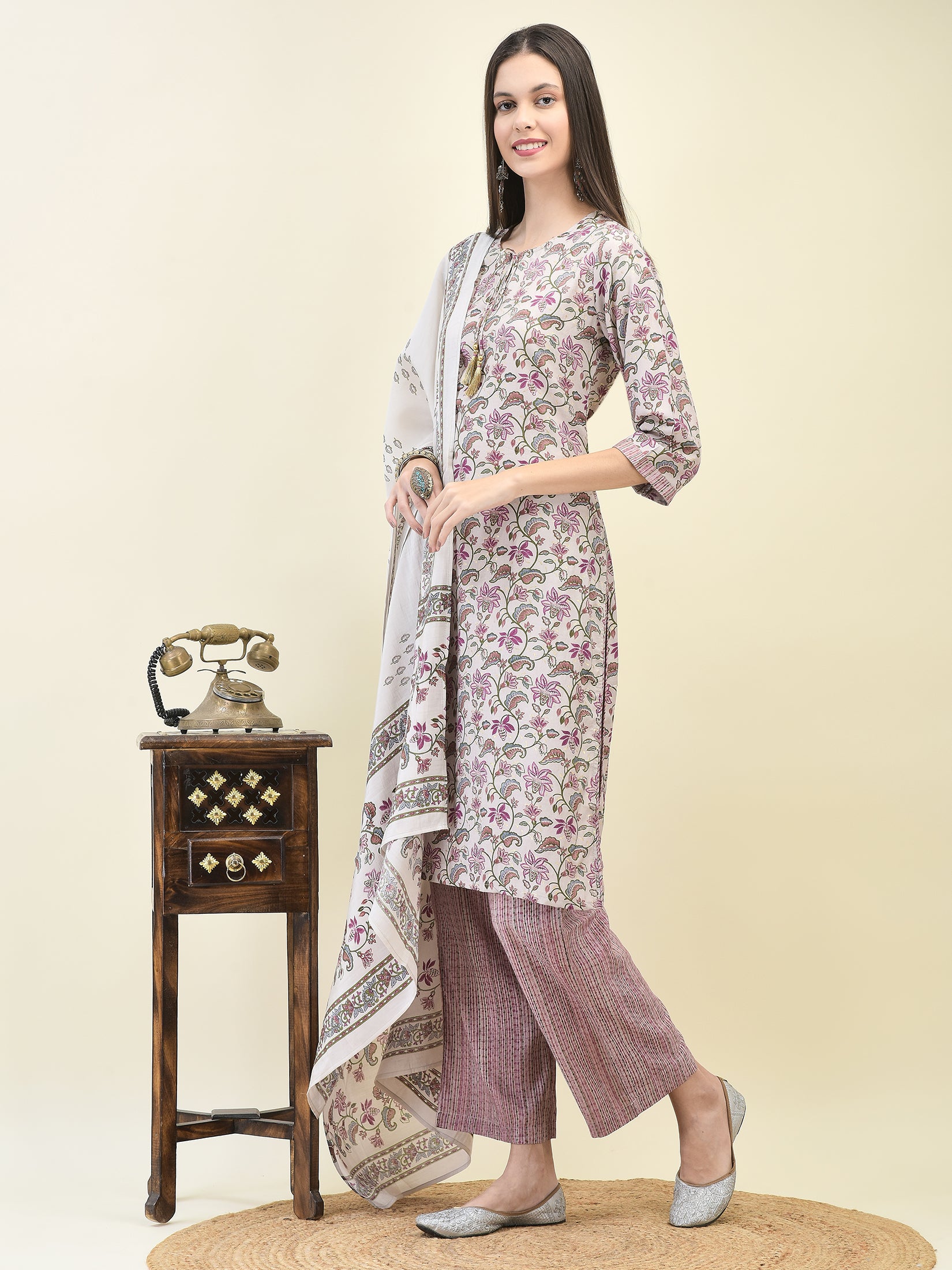 Women Muslin Magenta Floral Print Kurta With Comfort Pant