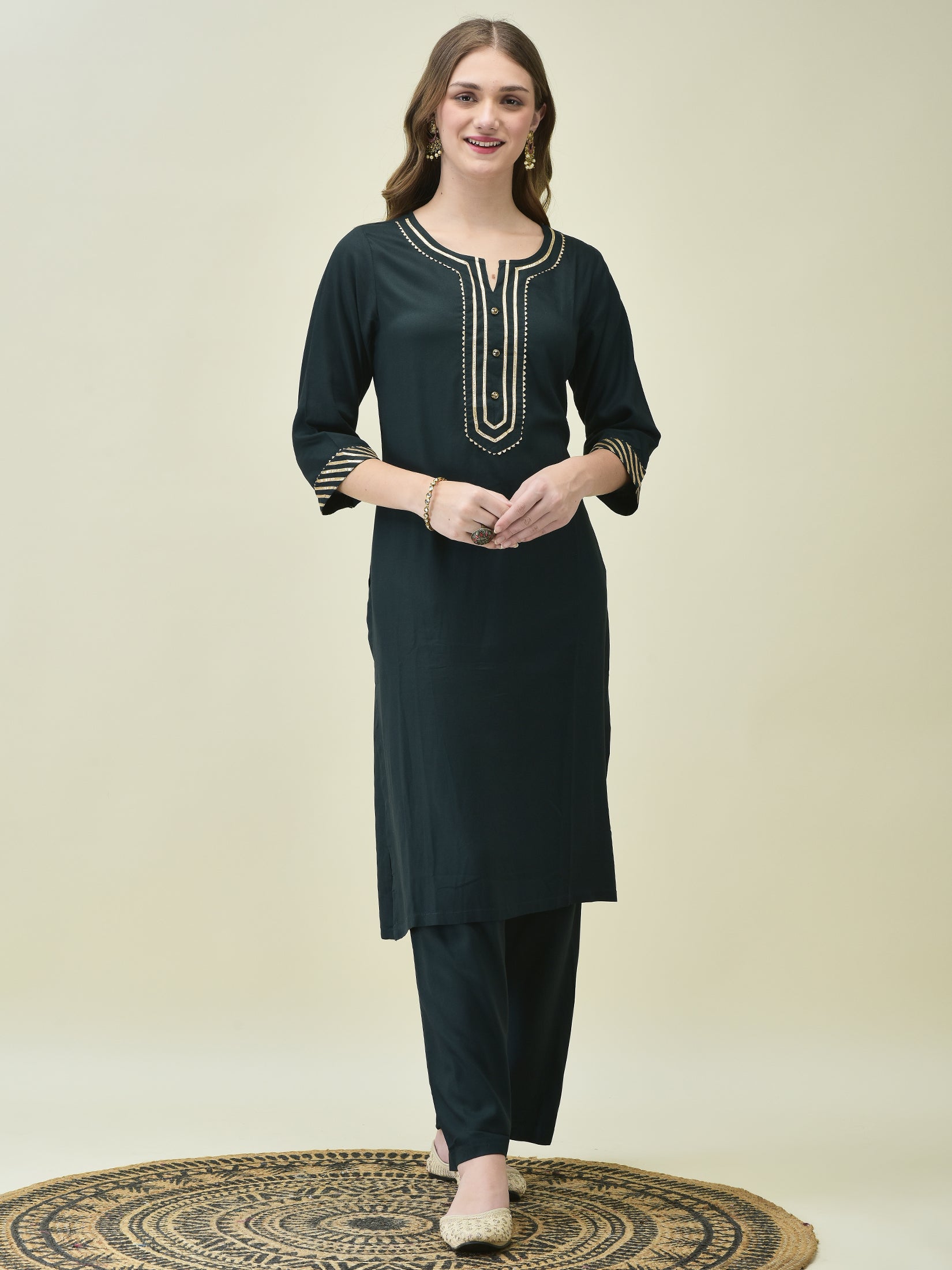 Women Soild Emerald Green Kurta Comfort Pant Dupatta