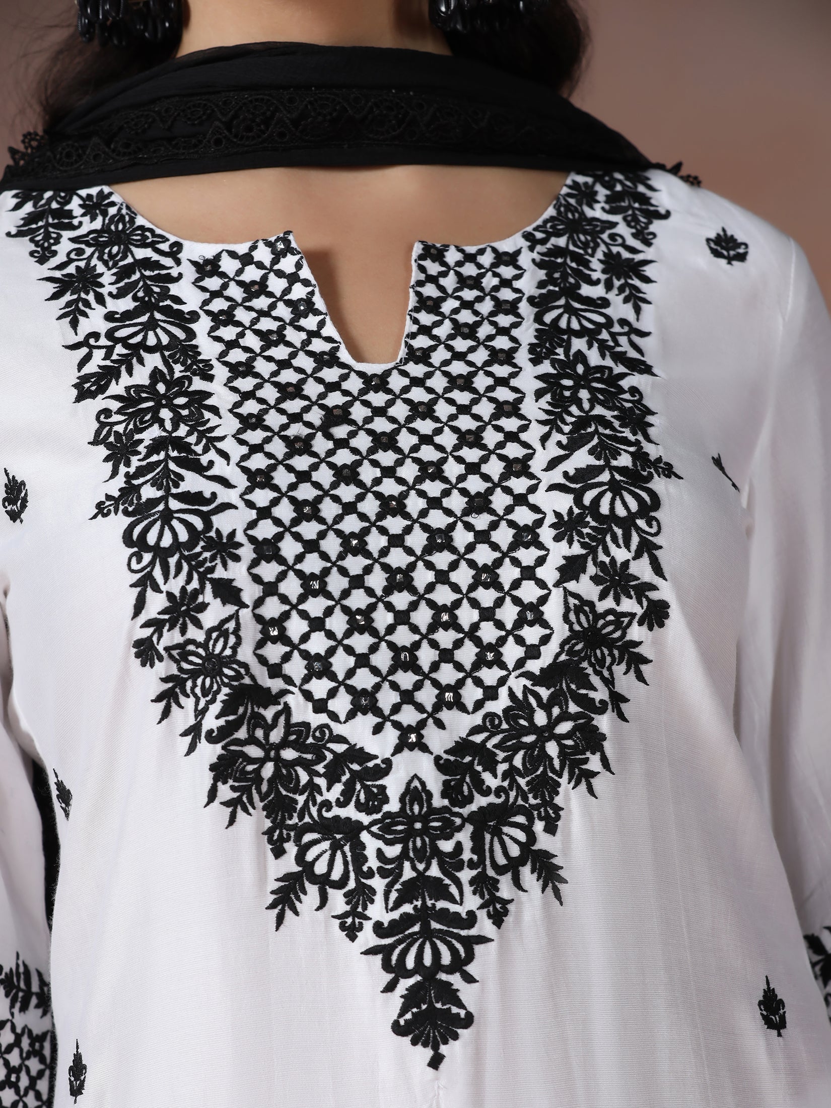 Women Liva Viscose Off White Embroidered Kurta Comfort Pant Dupatta