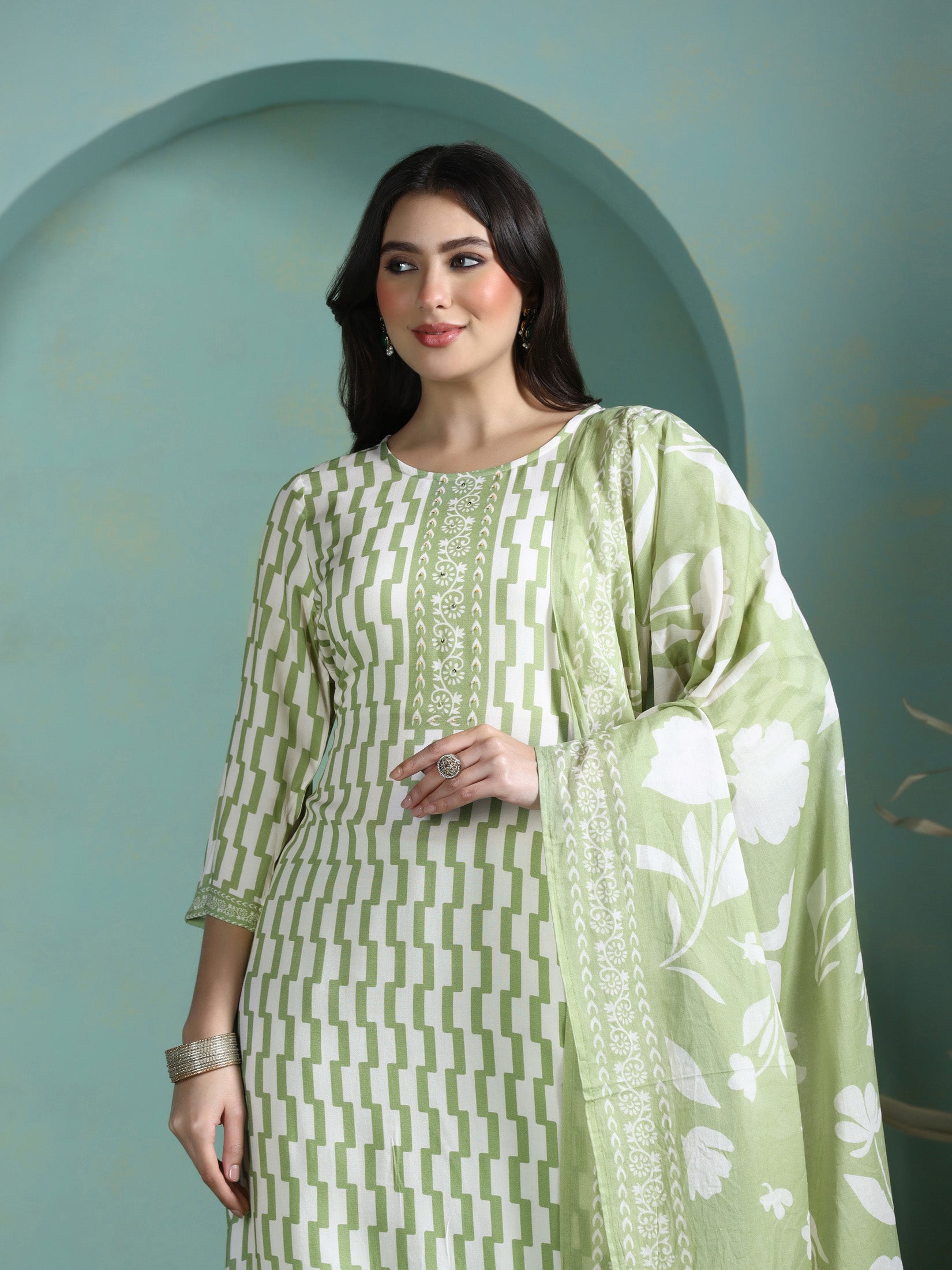 20667_OFFWHITEGREEN-closer