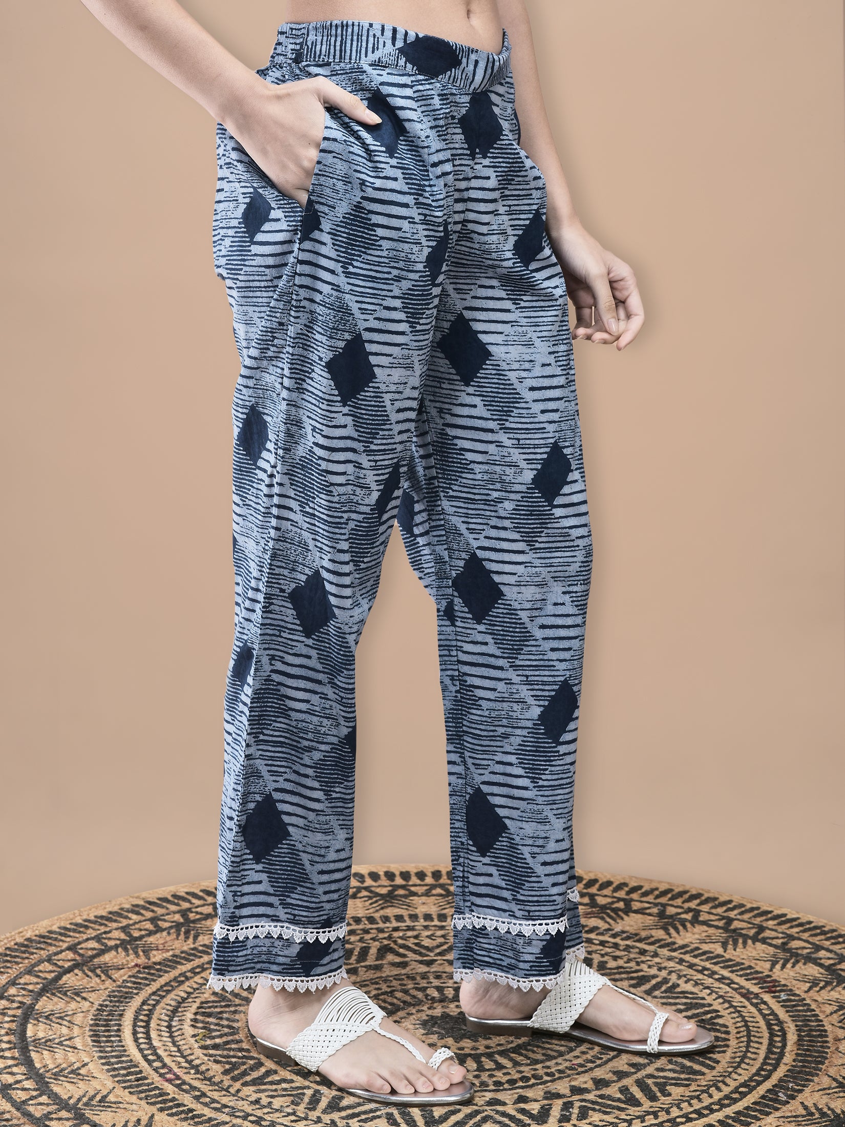 Women Cotton Blue Geometric Print Kurta Comfort Pant Dupatta