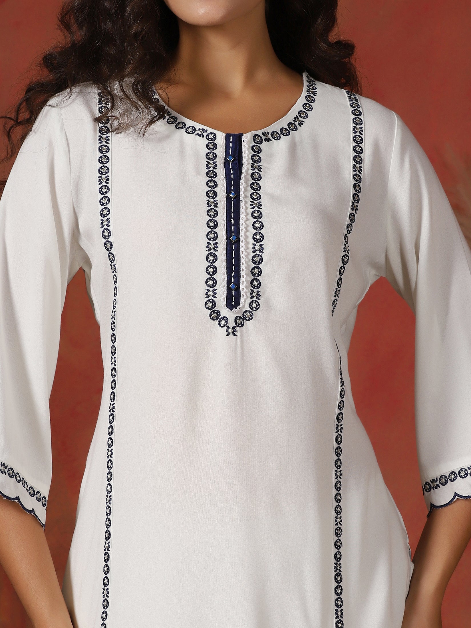 21015OFFWHITE_closer