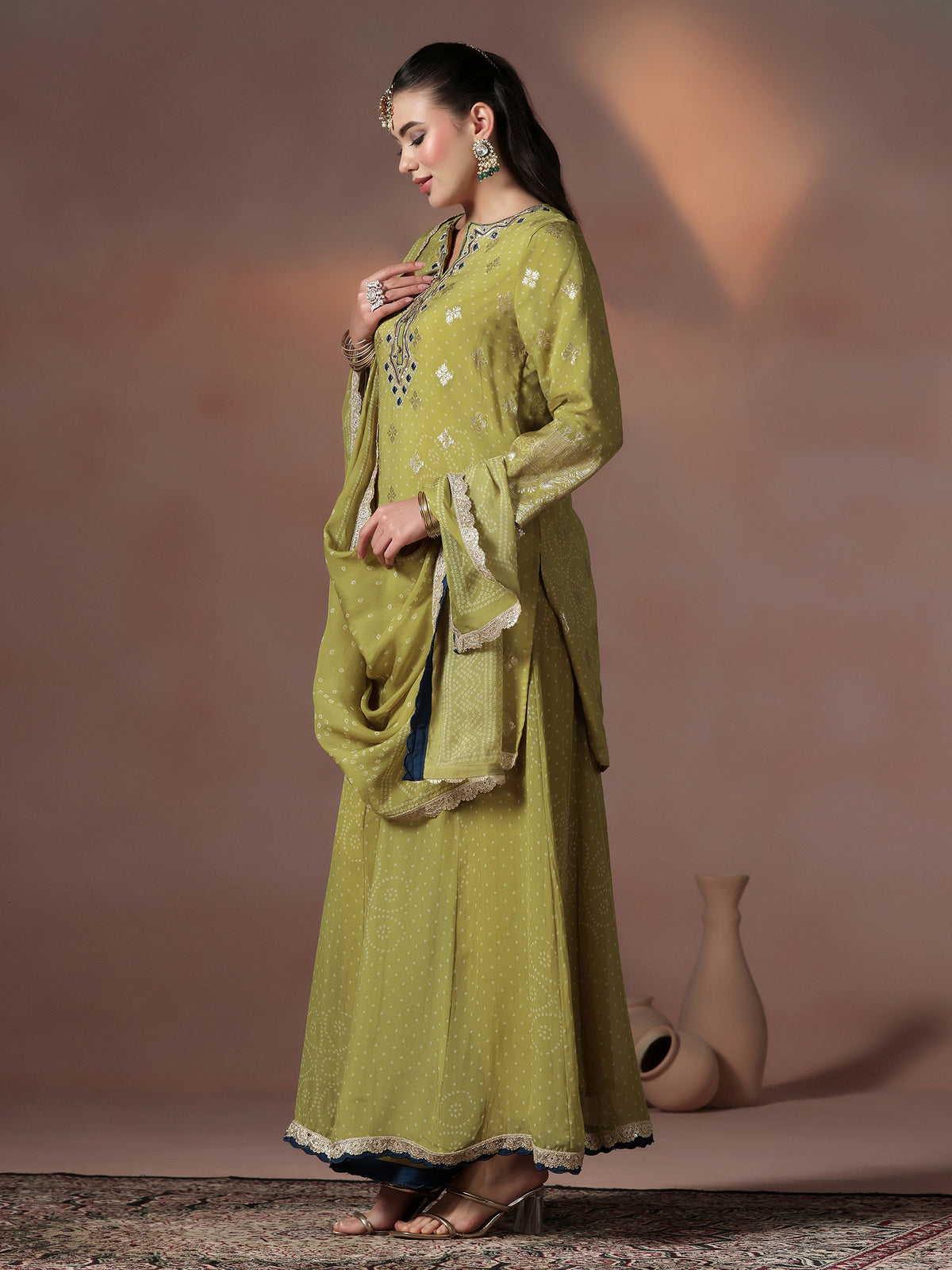 Women Green Jacquard Straight Kurta Sets With Dupatta
