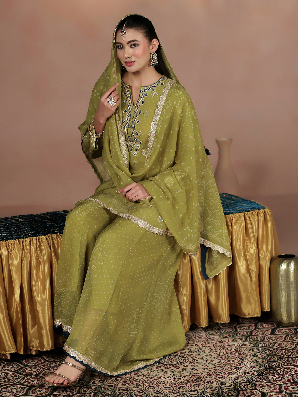 Women Green Jacquard Straight Kurta Sets With Dupatta