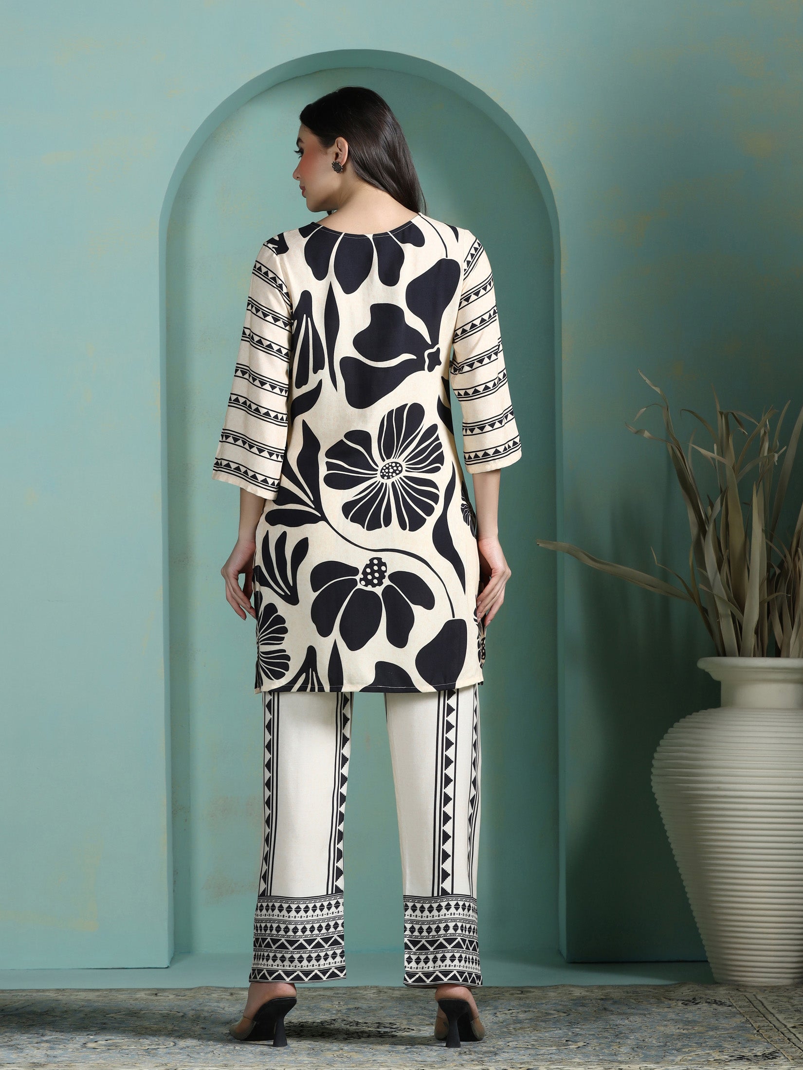 Women Liva Cream and Black Printed Kurta With Comfort Pant