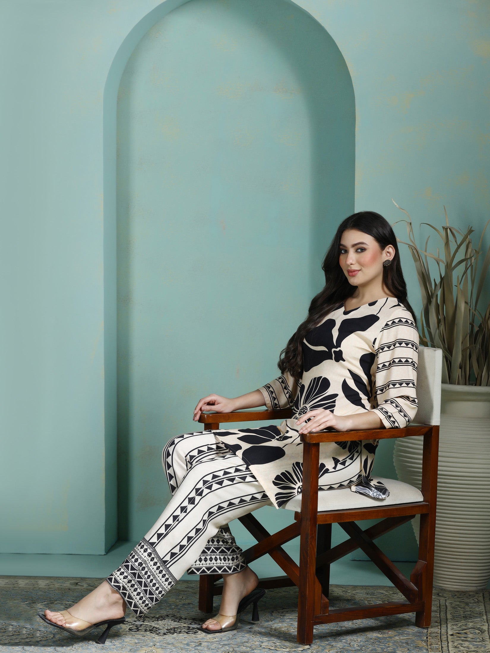 Women Liva Cream and Black Printed Kurta With Comfort Pant