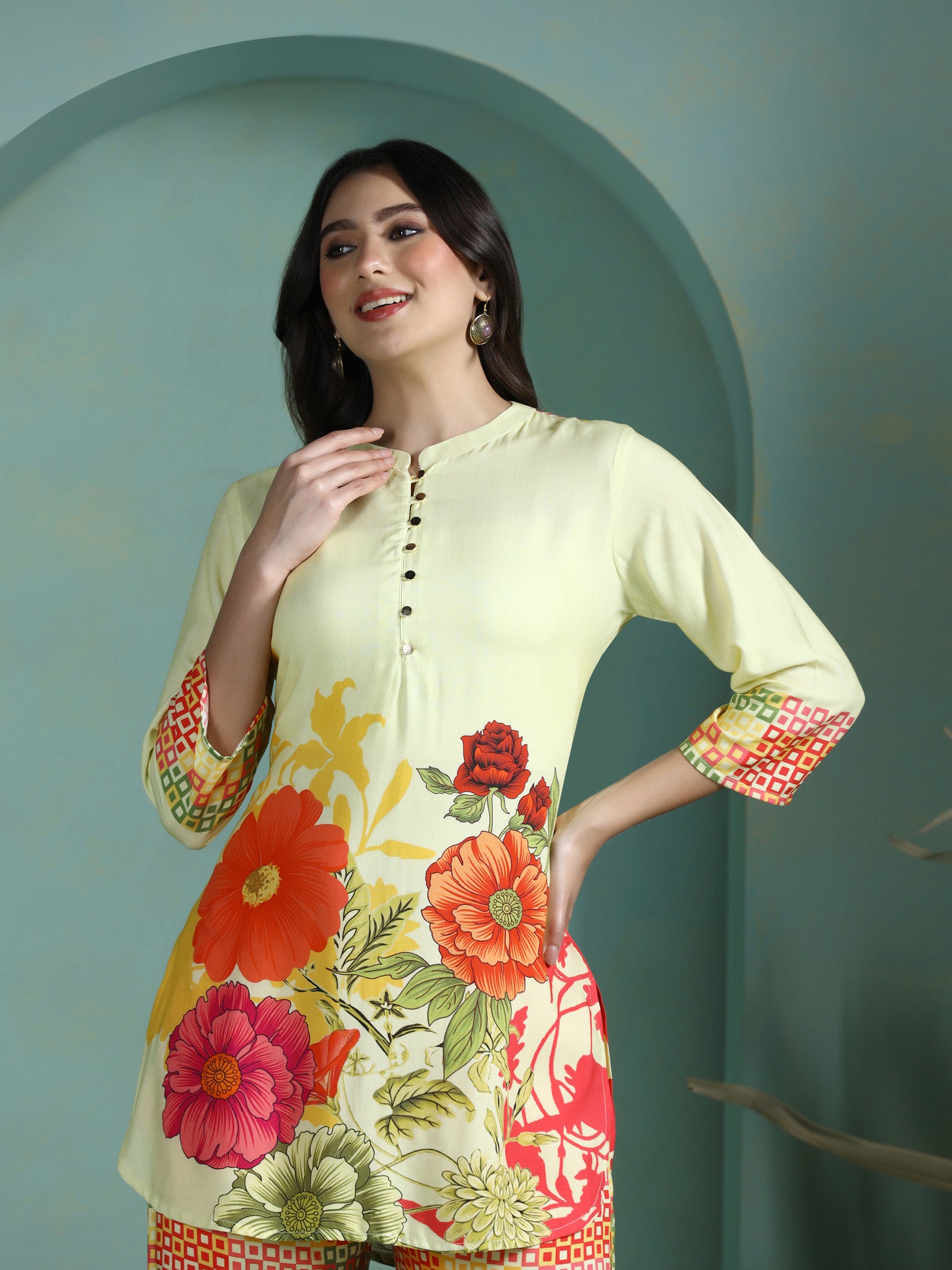 Women Liva Yellow Printed Kurta With Comfort Pant