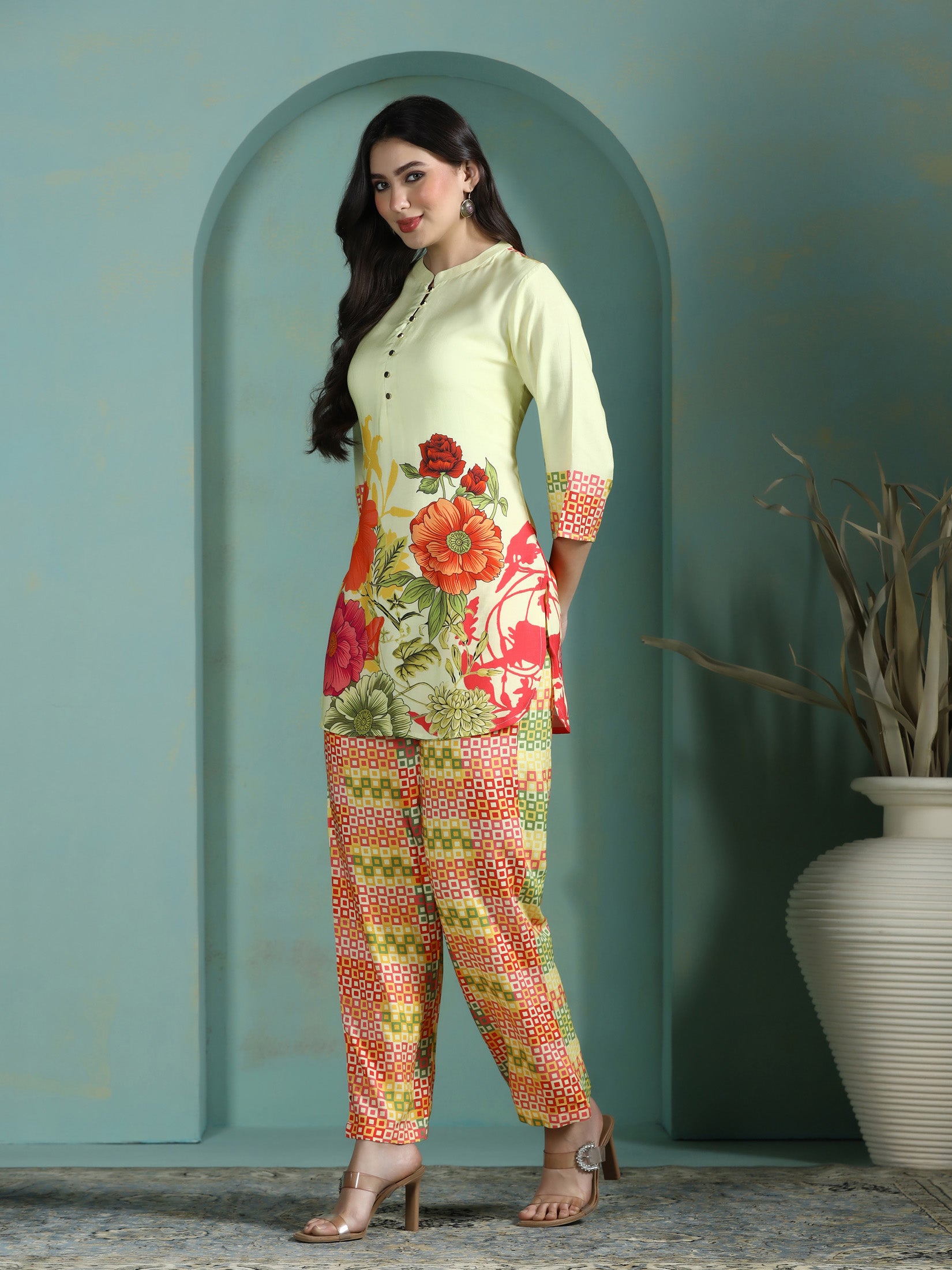 Women Liva Yellow Printed Kurta With Comfort Pant