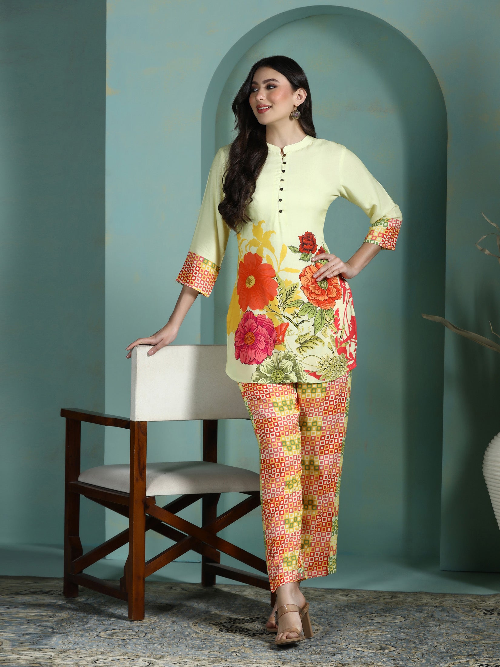 Women Liva Yellow Printed Kurta With Comfort Pant
