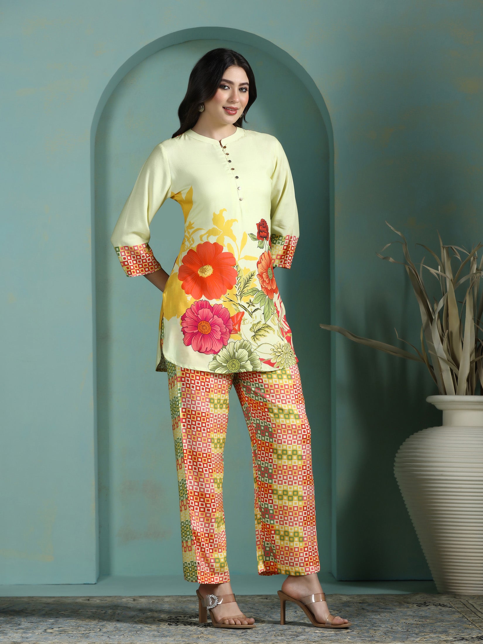 Women Liva Yellow Printed Kurta With Comfort Pant