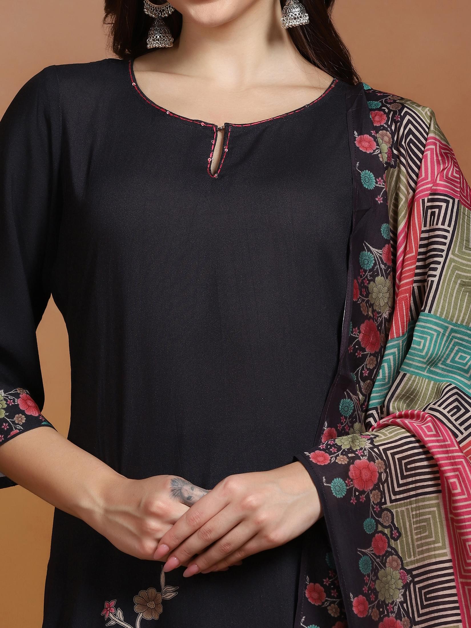 Women Liva Black Floral Print Kurta Comfort Pant Dupatta.
