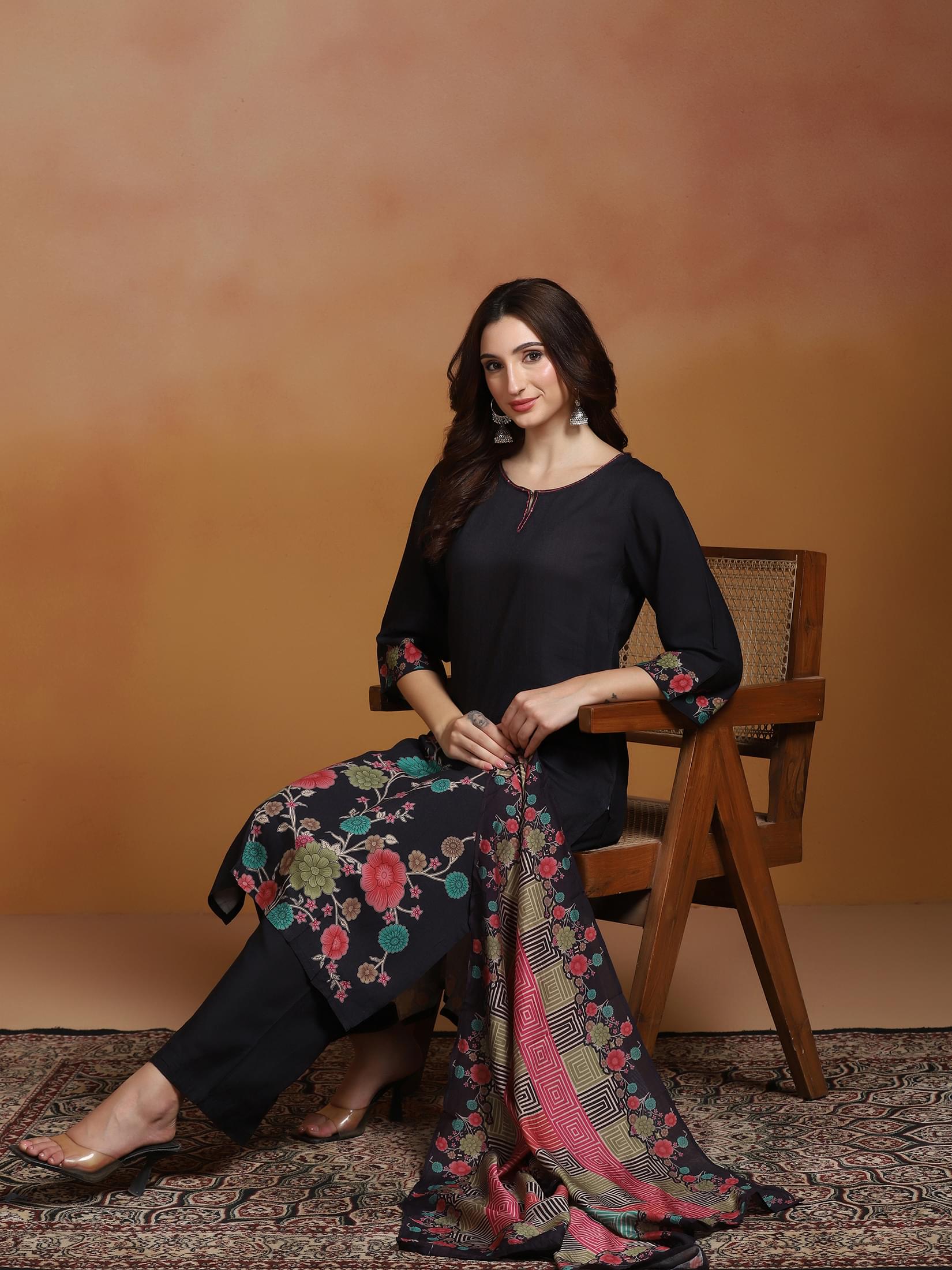 Women Liva Black Floral Print Kurta Comfort Pant Dupatta.