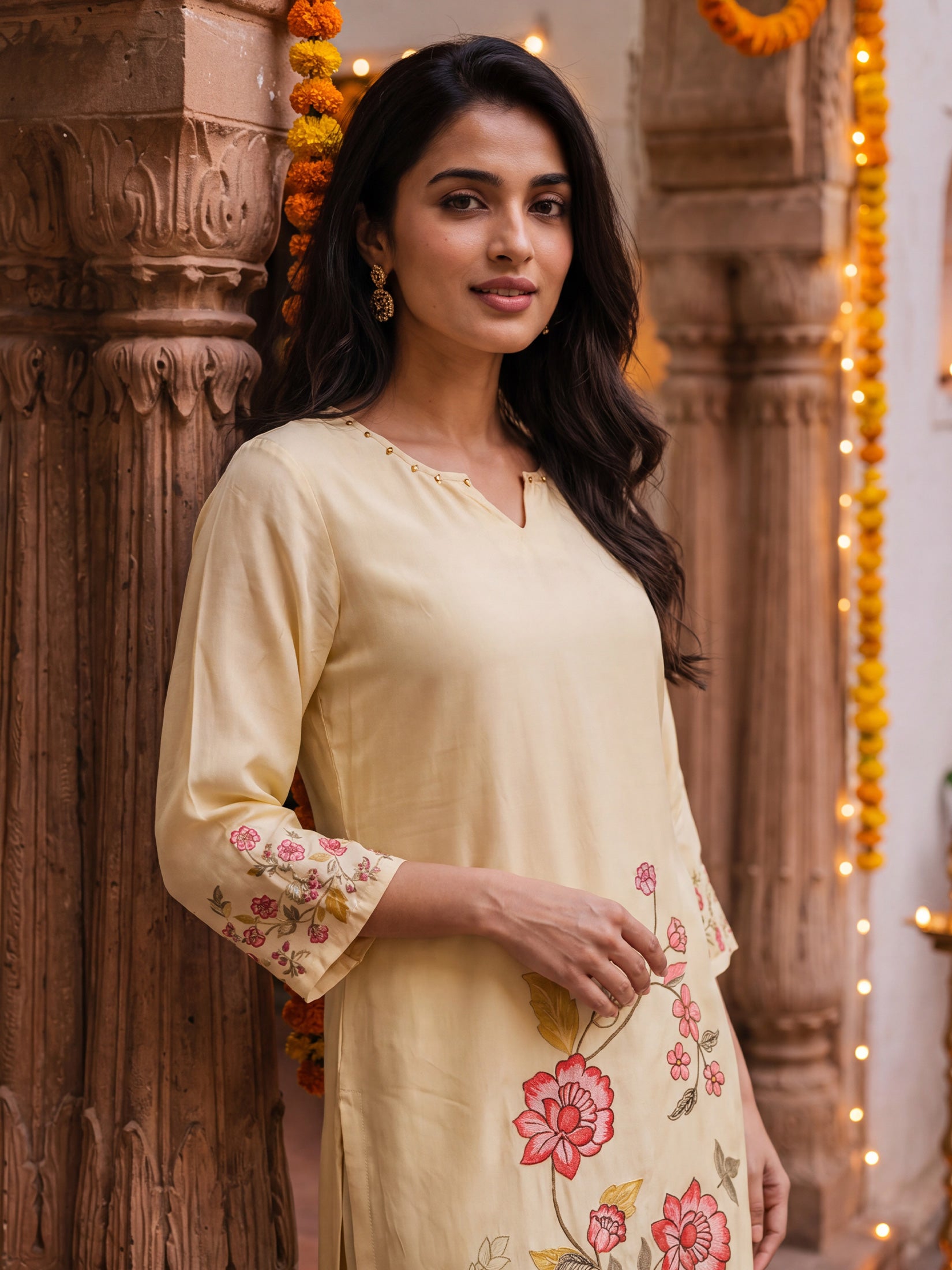 Women Liva Cream Floral Print Kurta Comfort Pant Dupatta