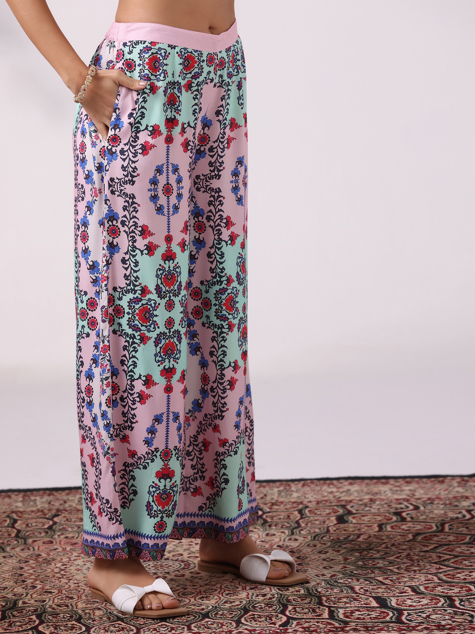 Women Liva Multicolor Printed Kurta With Wide Leg Pant