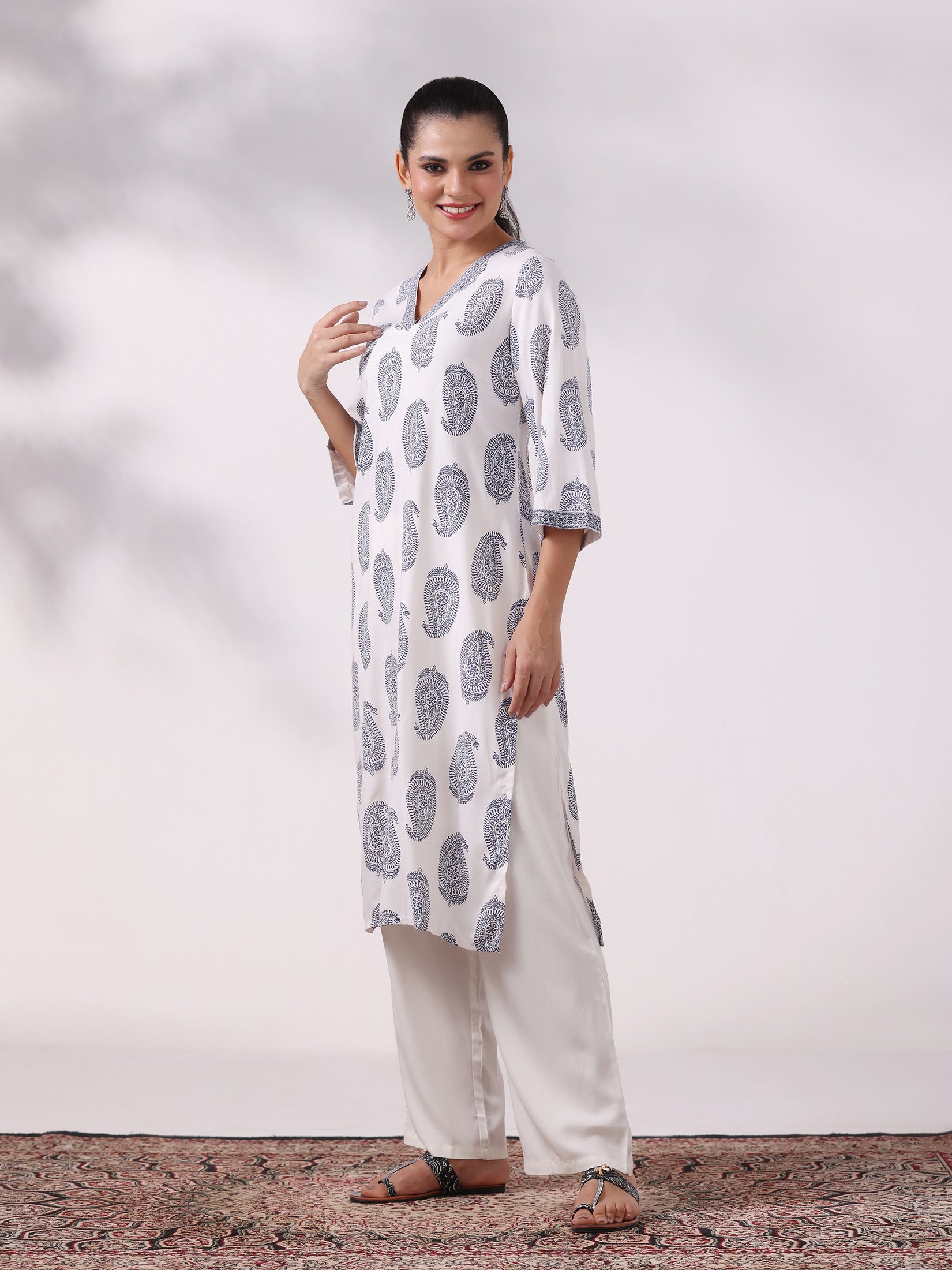 Women Liva Off White and Blue Printed Kurta
