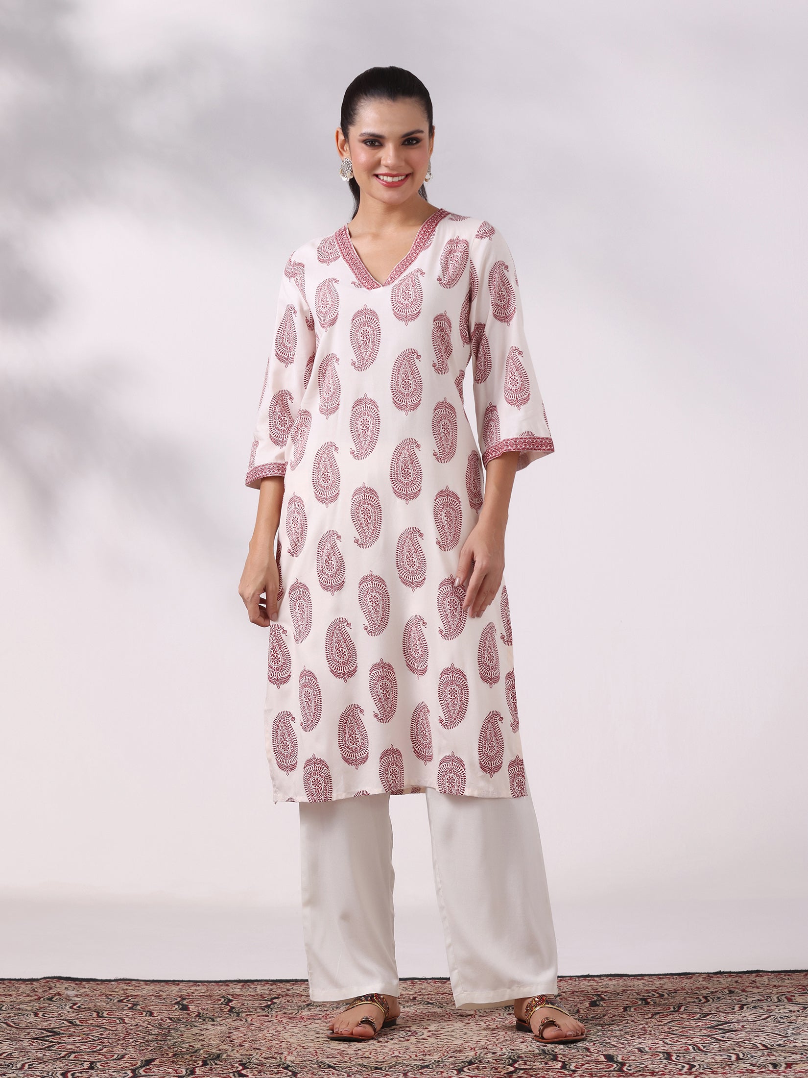 Women Liva Off White and Maroon Printed Kurta