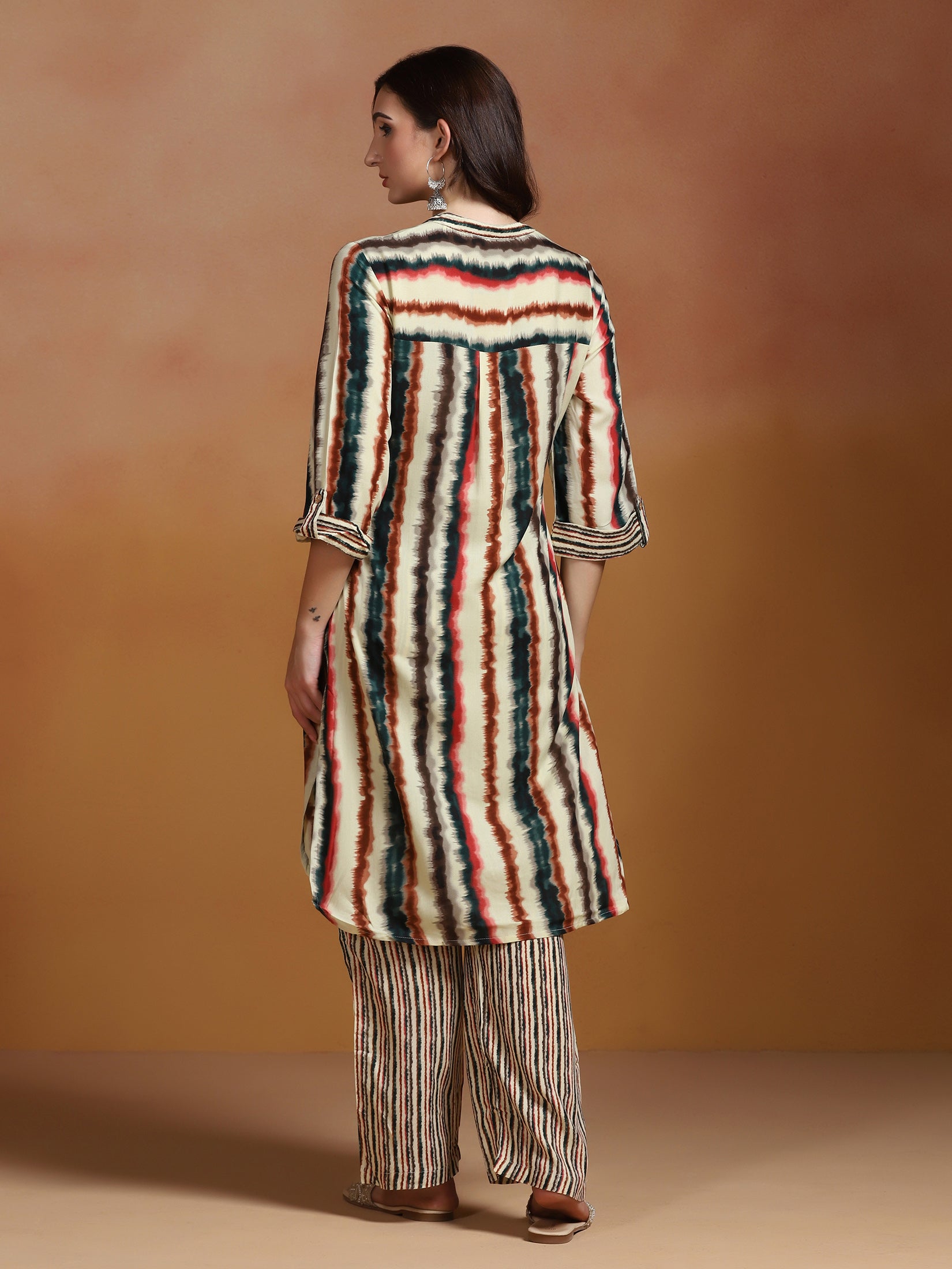 Women Liva Multicolor Printed Kurta With Comfort Pant