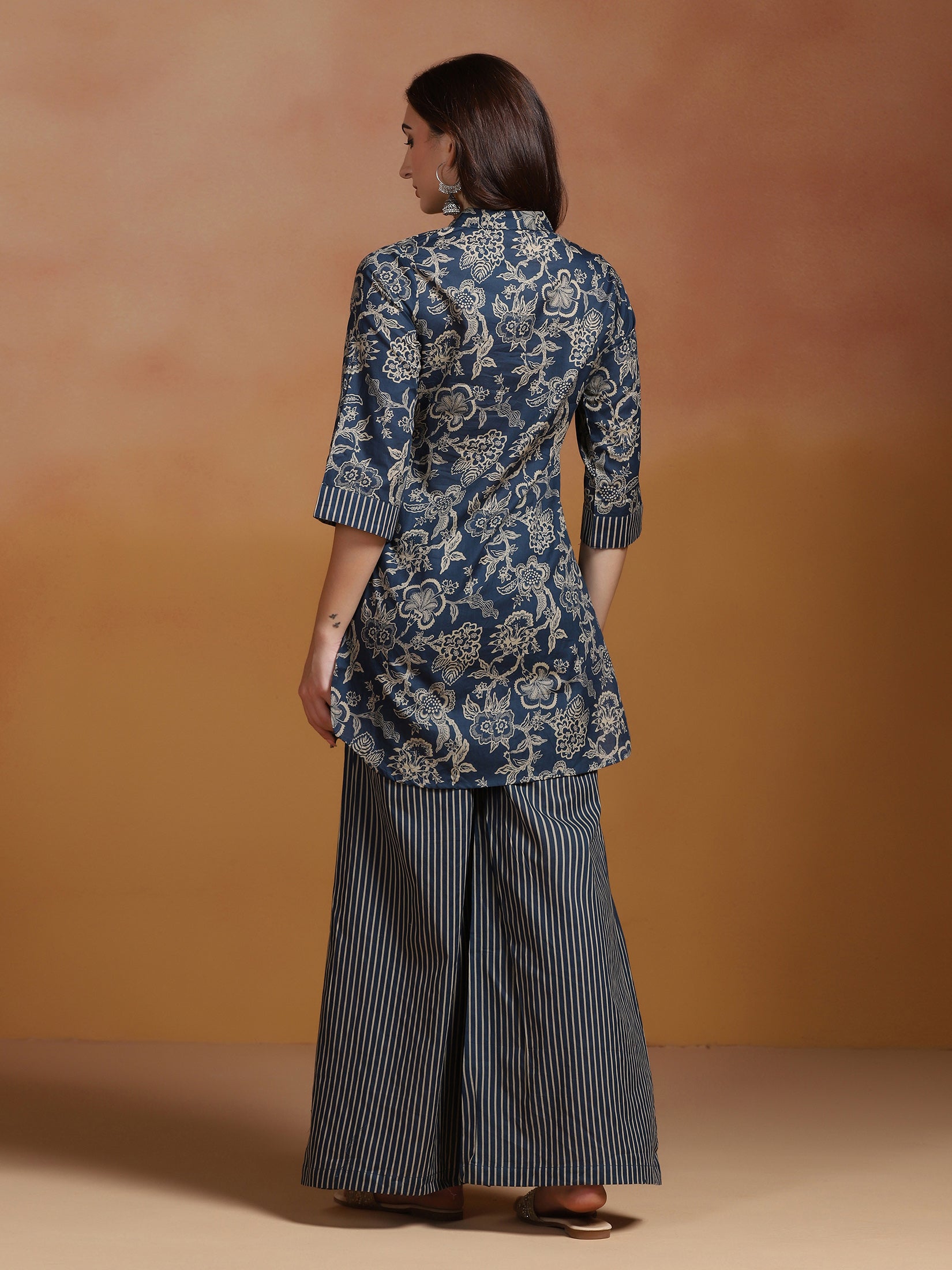 Women Cambric Indigo Printed Kurta With Wide Leg Pant