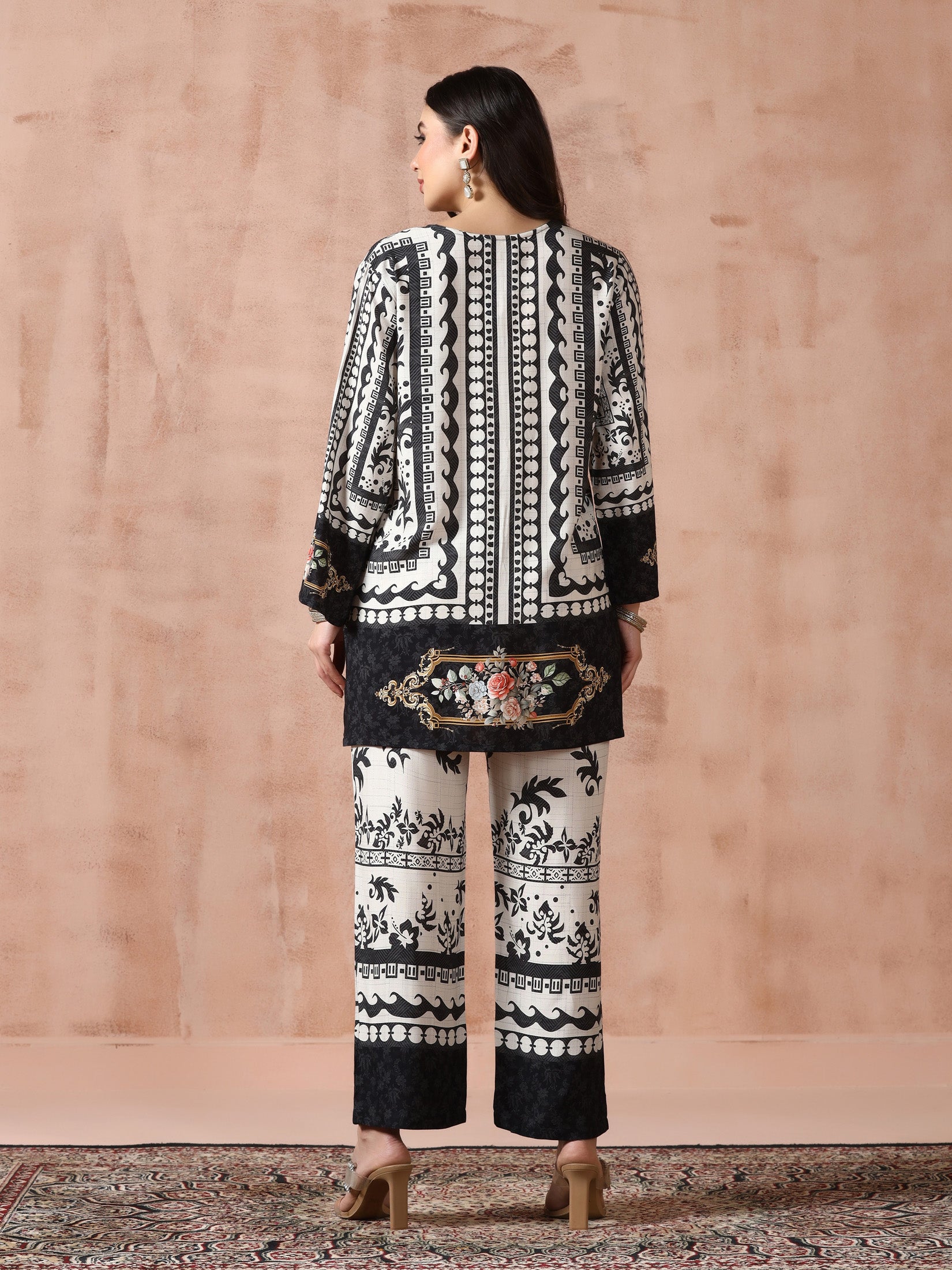 Women Liva Beige & Black Printed Kurta With Comfort Pant