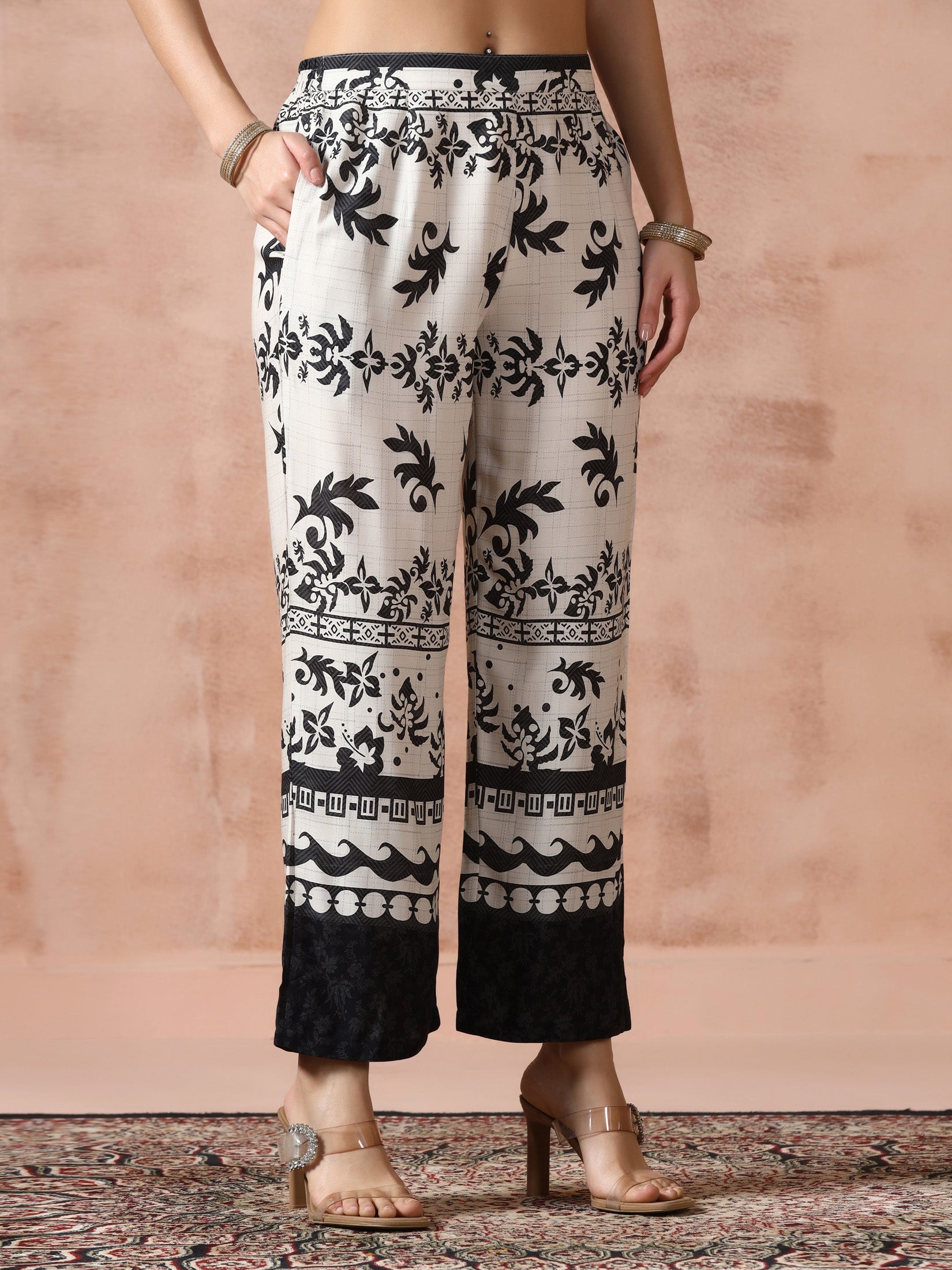 Women Liva Beige & Black Printed Kurta With Comfort Pant