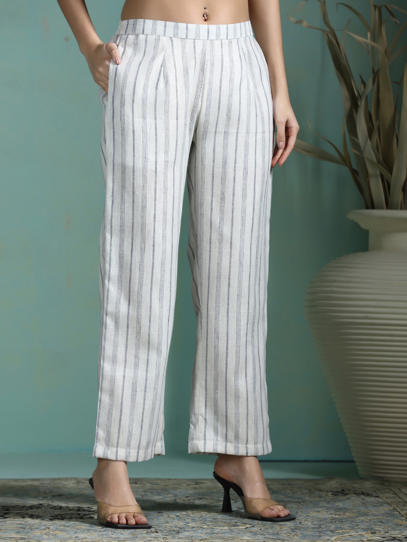 Women Linen Off White Yarn Dyed Kurta With Comfort Pant