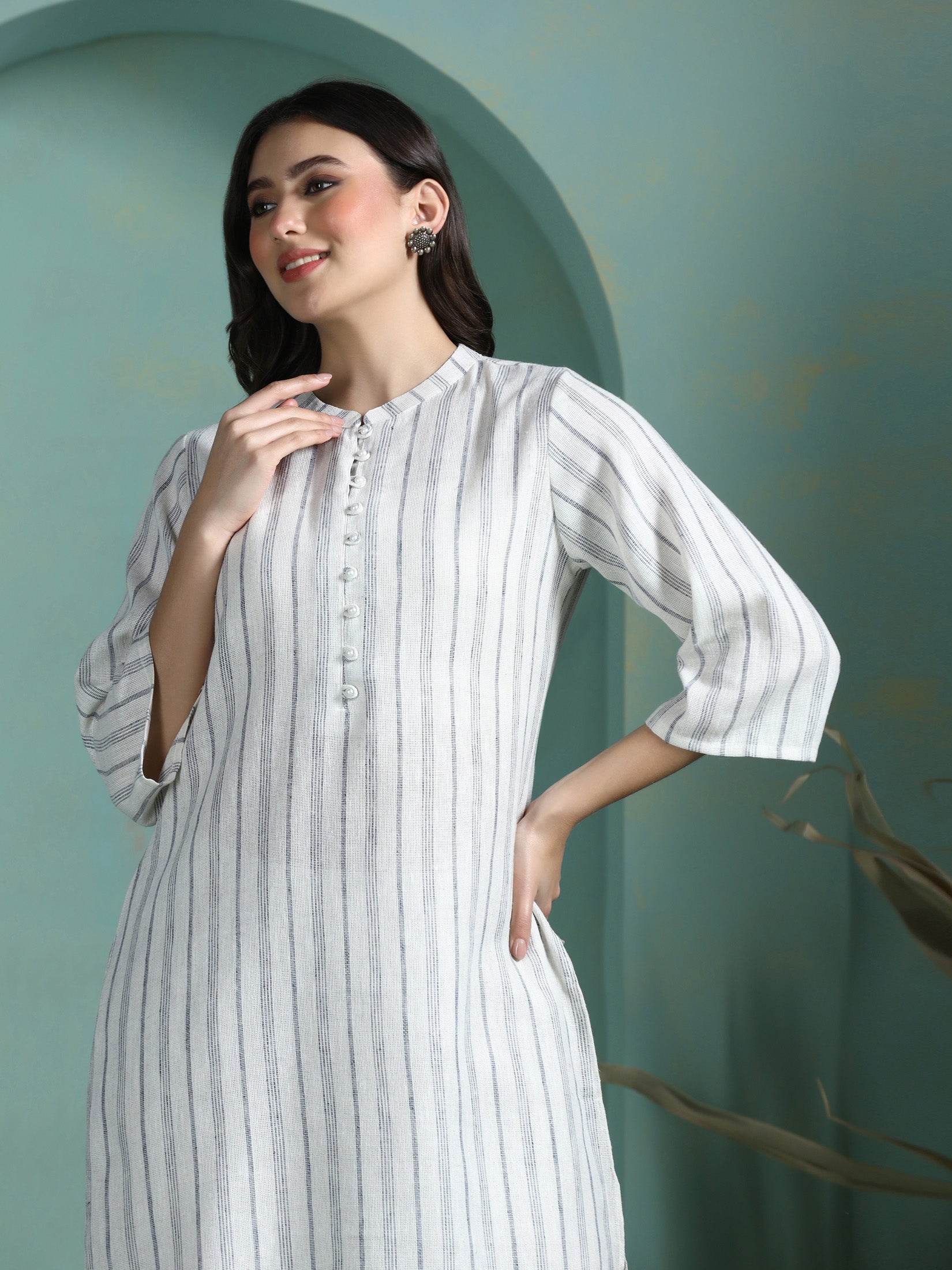 Women Linen Off White Yarn Dyed Kurta With Comfort Pant
