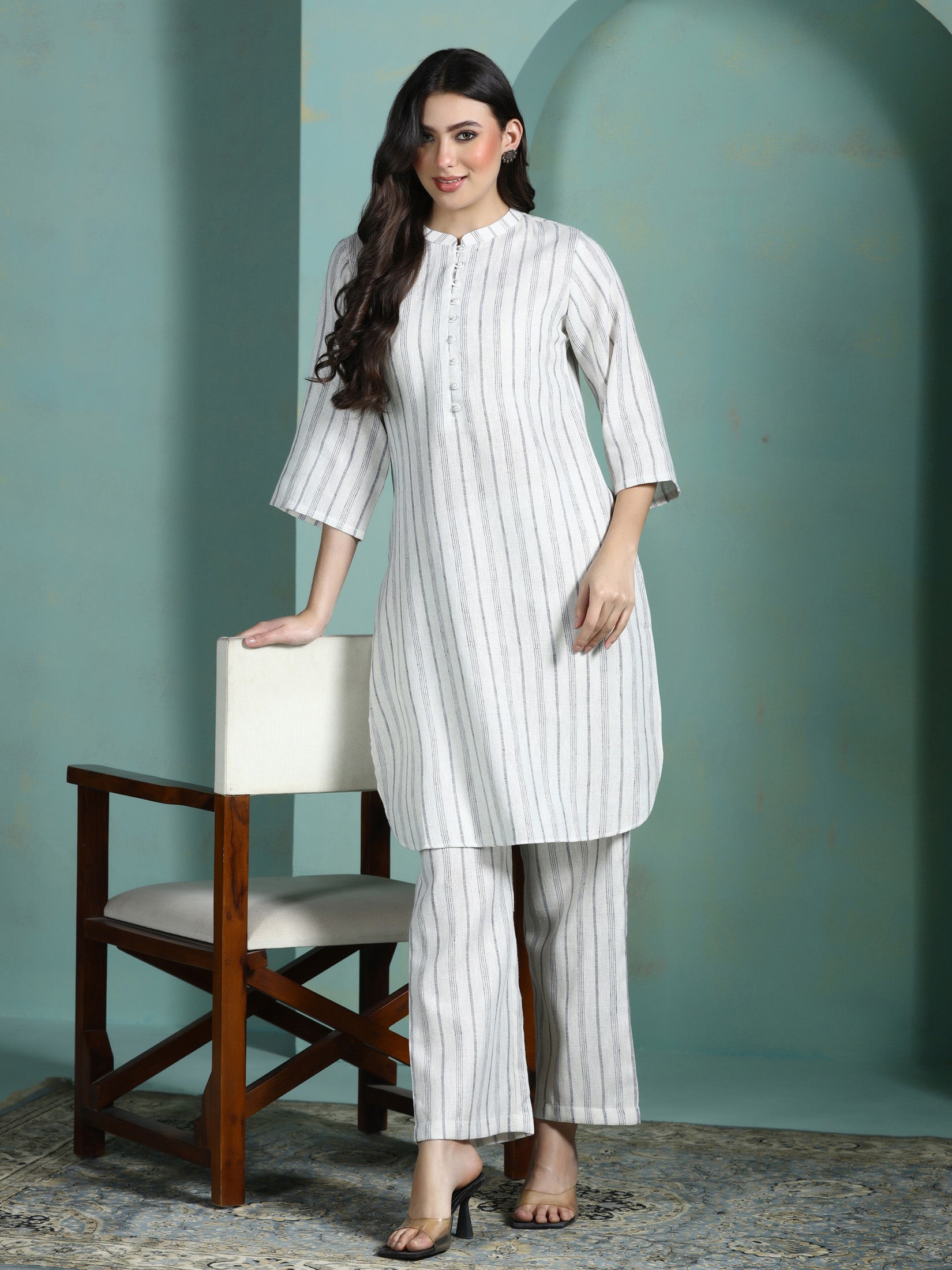 Women Linen Off White Yarn Dyed Kurta With Comfort Pant