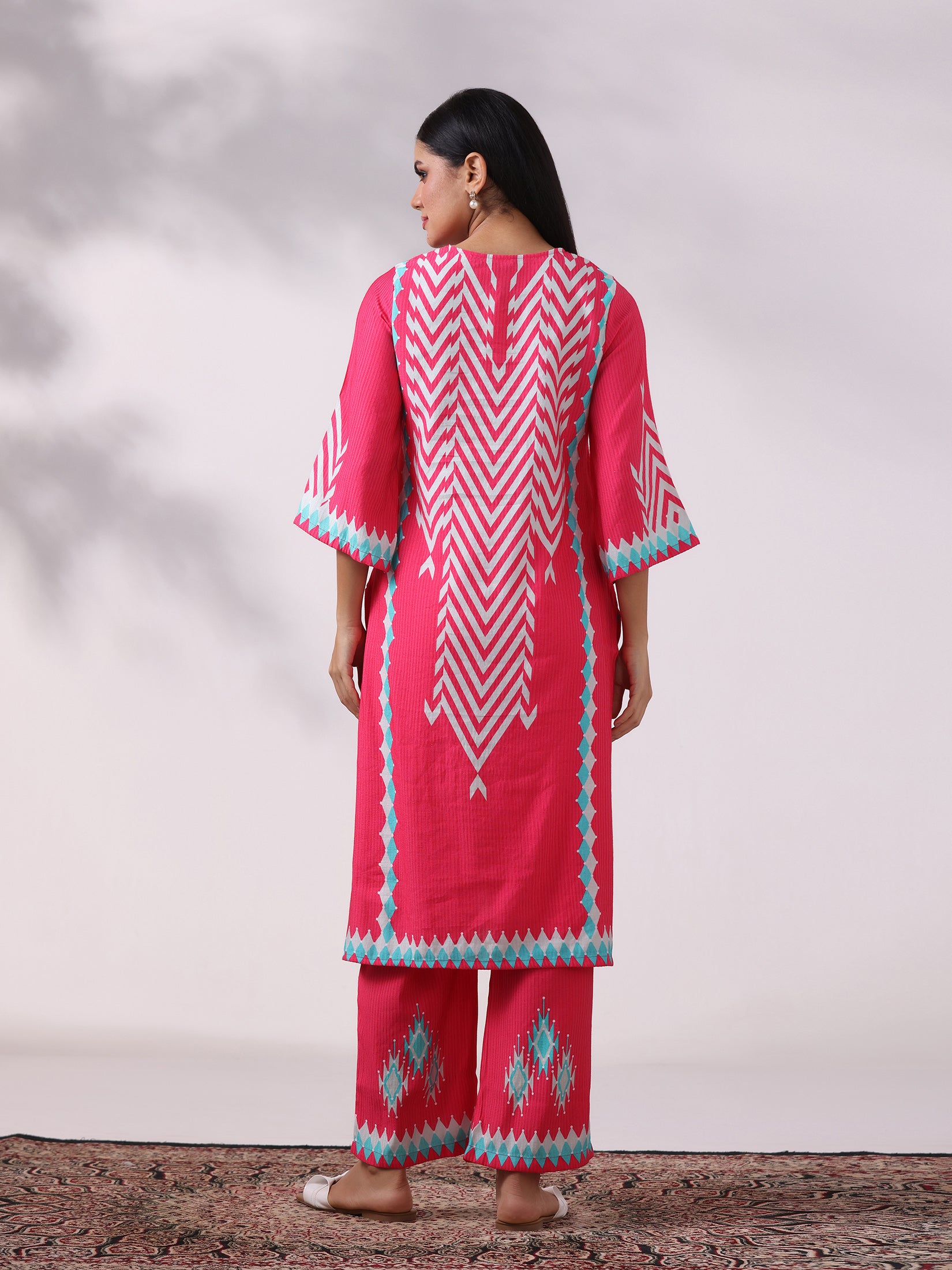 Women Viscose Pink Geometric Print Kurta With Comfort Pant