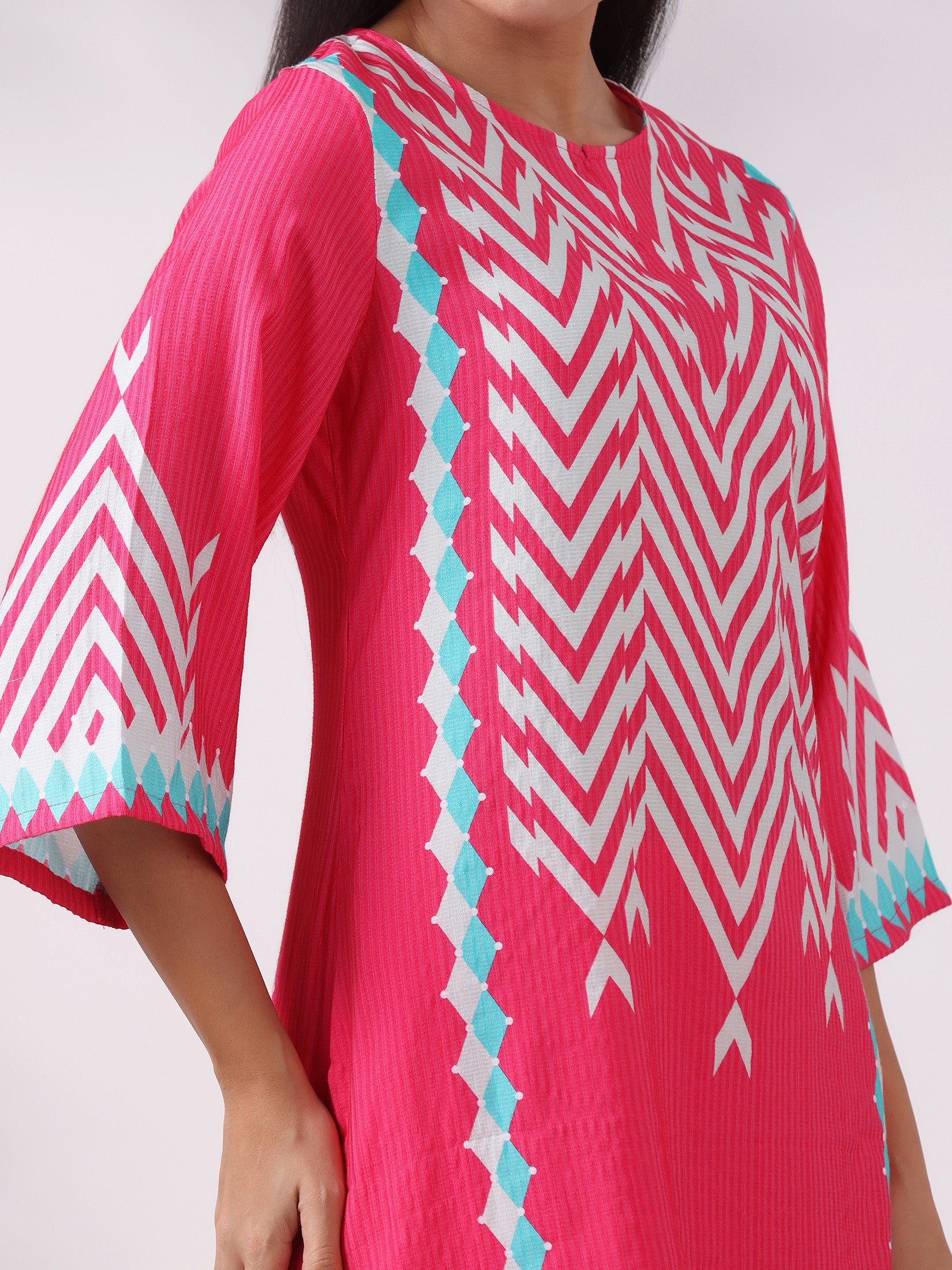 Women Viscose Pink Geometric Print Kurta With Comfort Pant