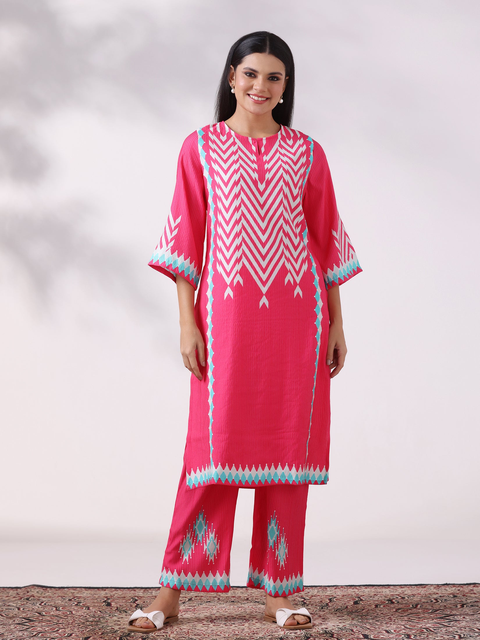 Women Viscose Pink Geometric Print Kurta With Comfort Pant