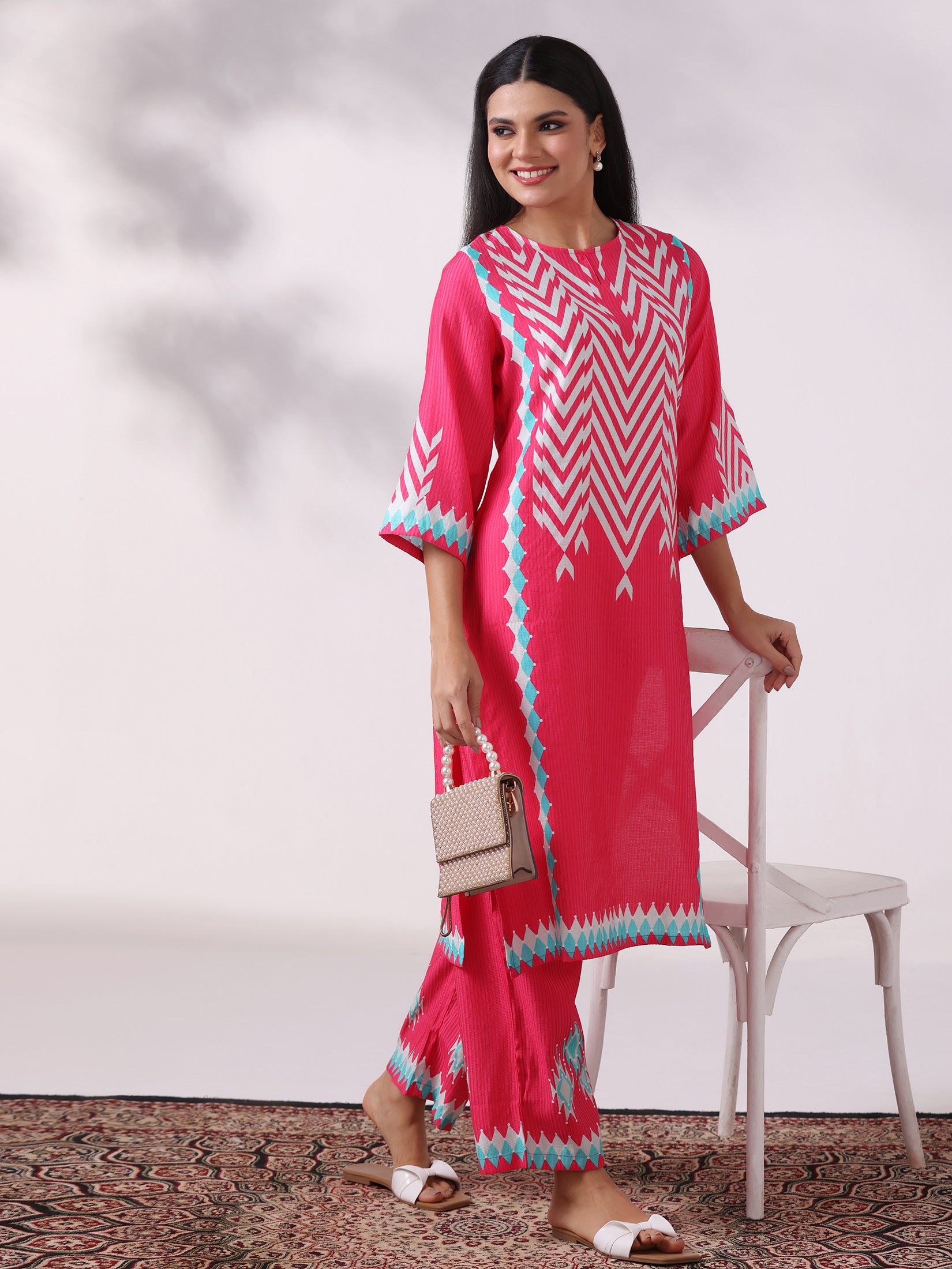 Women Viscose Pink Geometric Print Kurta With Comfort Pant