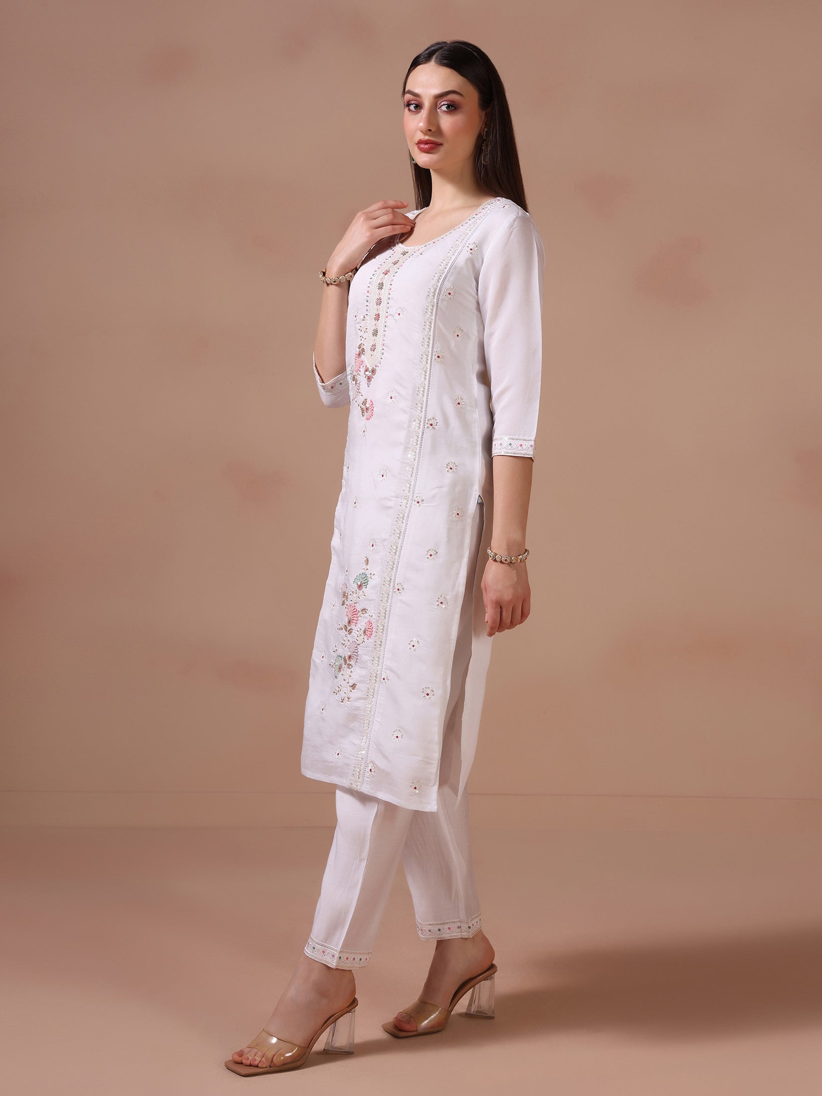 Women Mul Chanderi White Embroidered Kurta Trouser Dupatta
