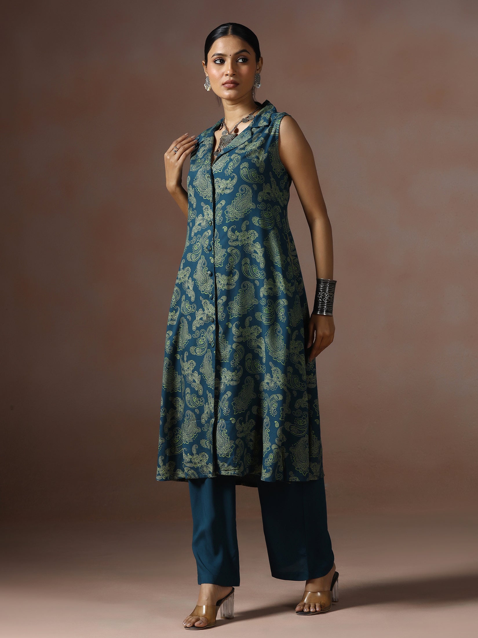 Women Liva Teal Paisley Print Kurta With Comfort Pant