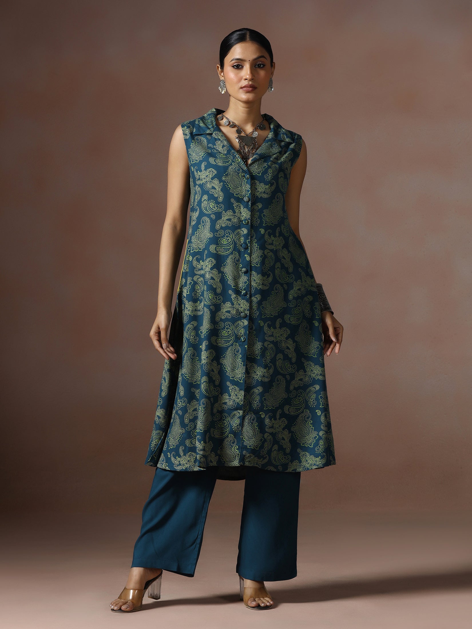 Women Liva Teal Paisley Print Kurta With Comfort Pant