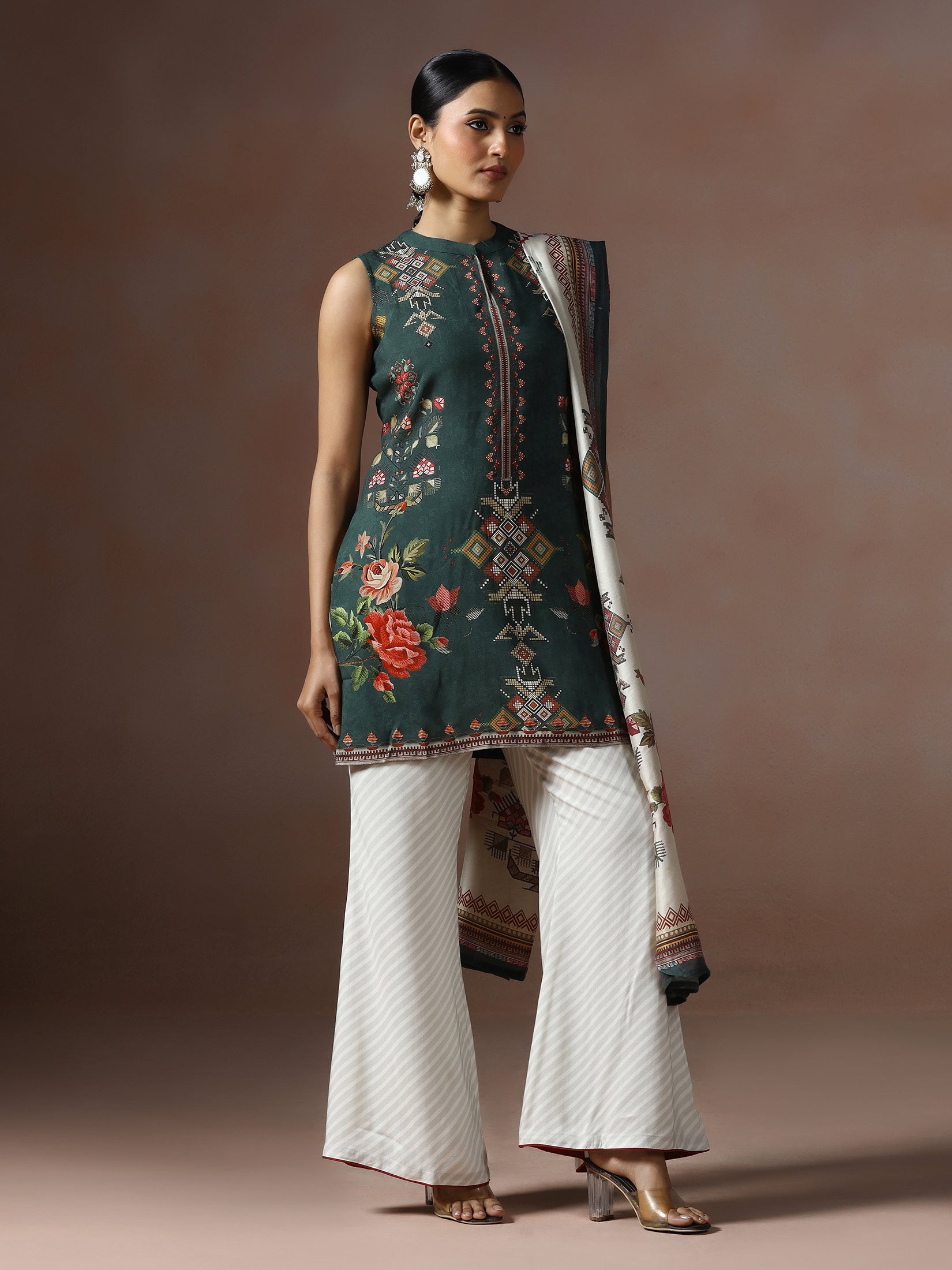 Women Liva Green Geometric Print Kurta Bell Bottom Dupatta