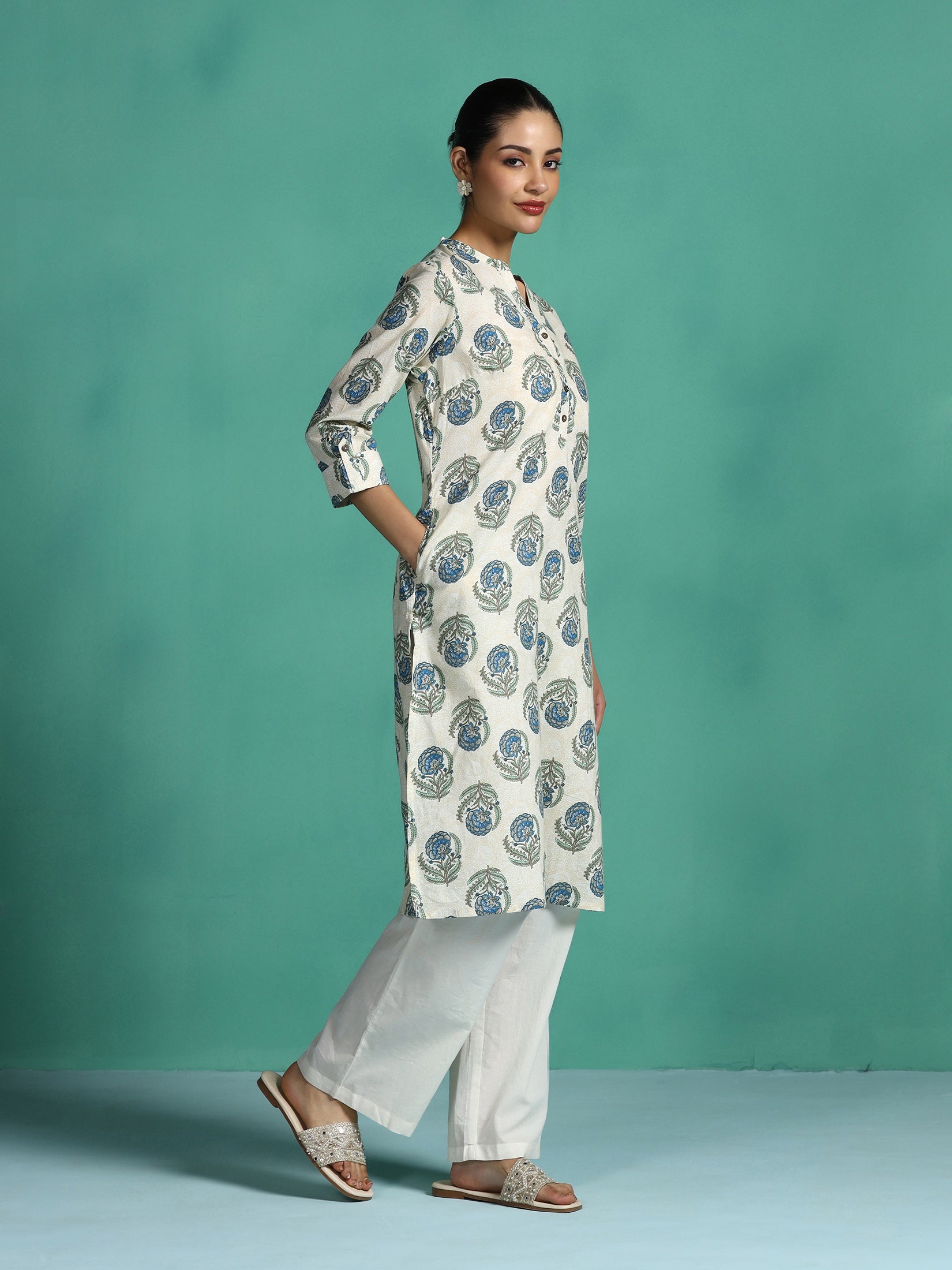 Women Cotton Off white and Teal Floral Print Kurta