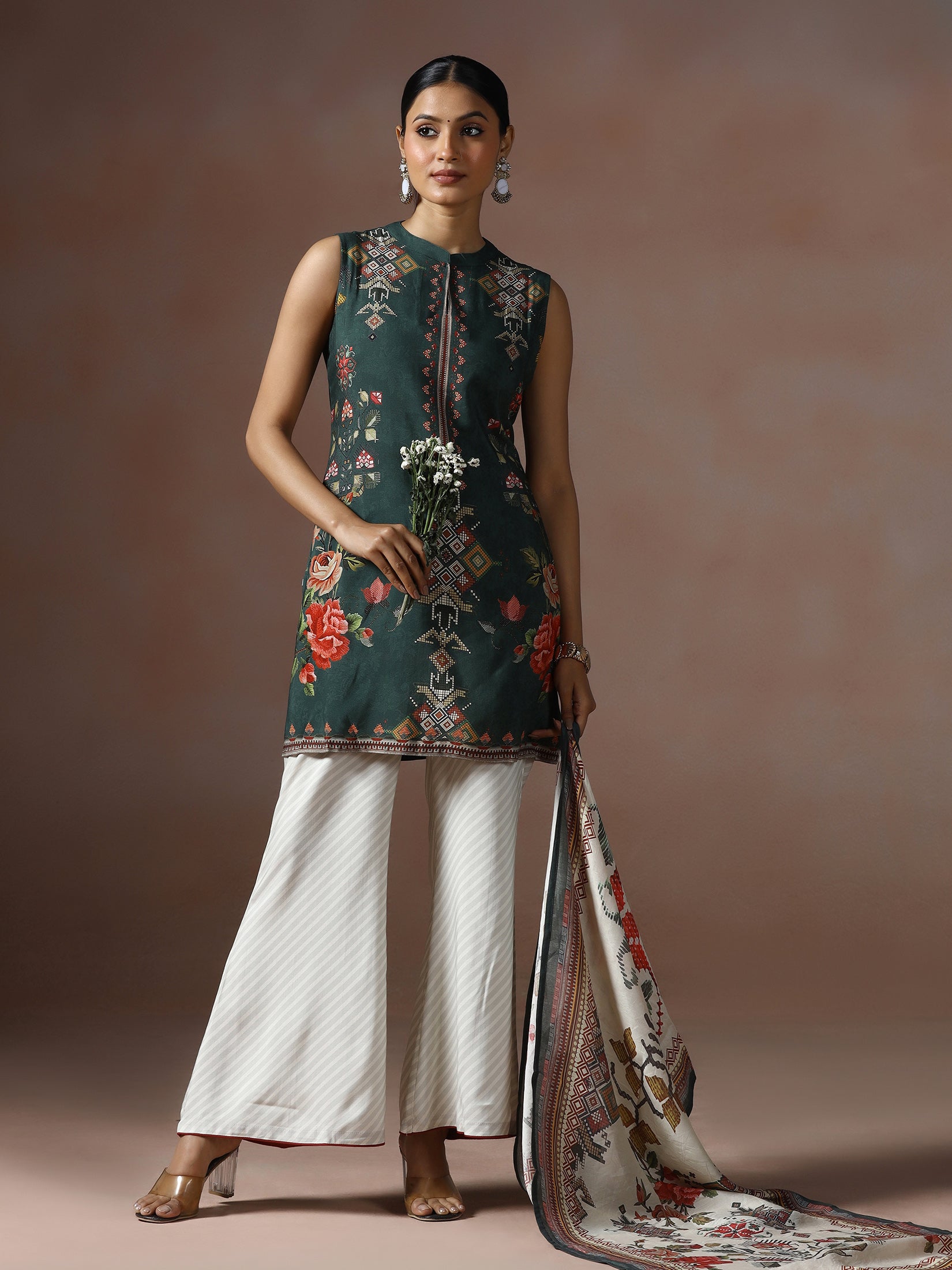 Women Liva Green Geometric Print Kurta Bell Bottom Dupatta