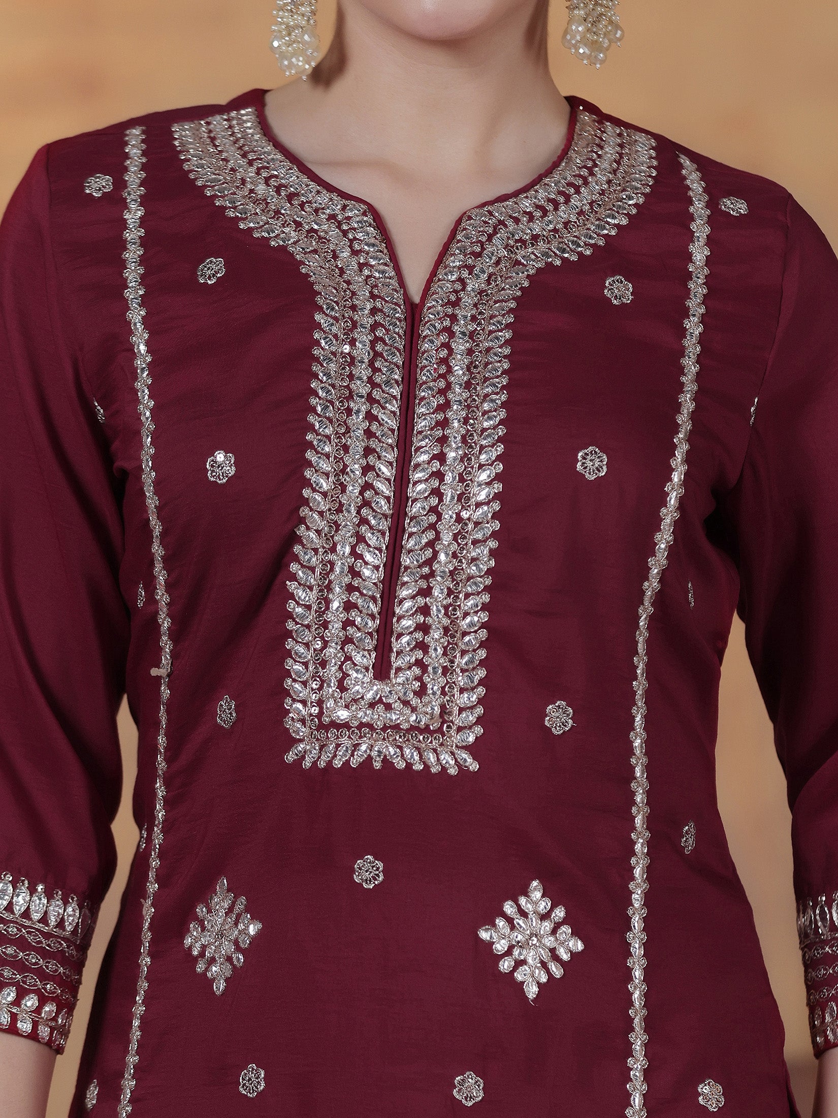 SIDH-26155KBMAROON_closer