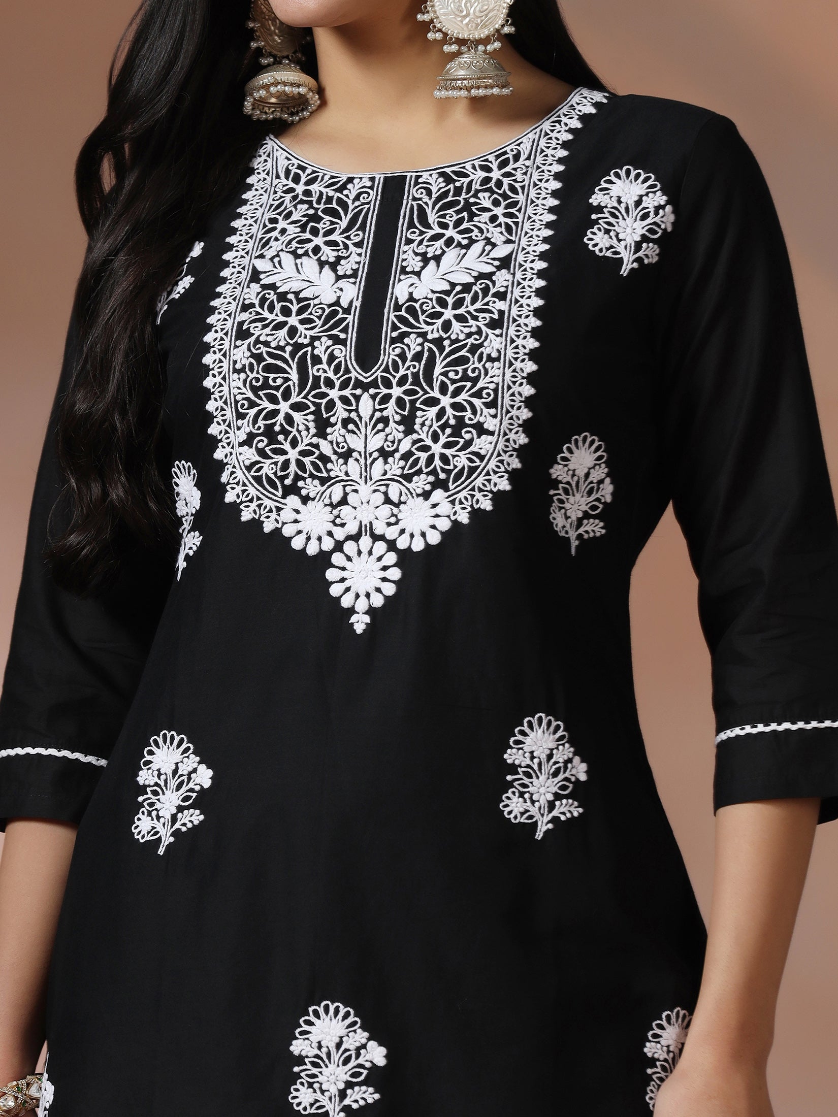 SIDH-26157KBBLACK_closer